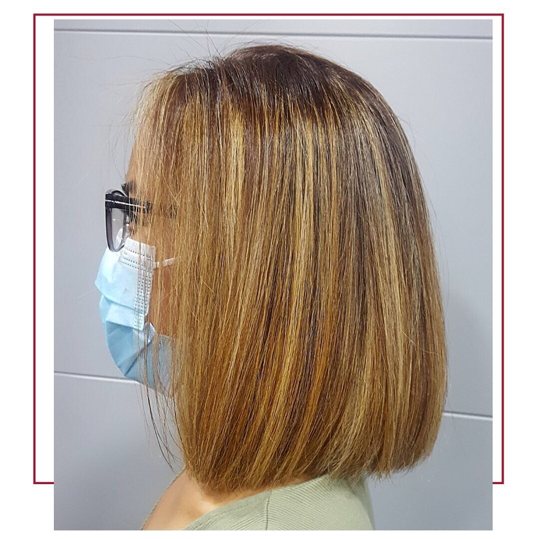 👉🏻Compartimos este trabajo que combina dos de las tendencias del 2021; #CorteBob &amp; Trabajo de color que aporta luz a tu melena.
👉🏻Con este trabajo de color cubrimos las canas, buscando el sutil efecto de la naturalidad sin renunciar a un plus