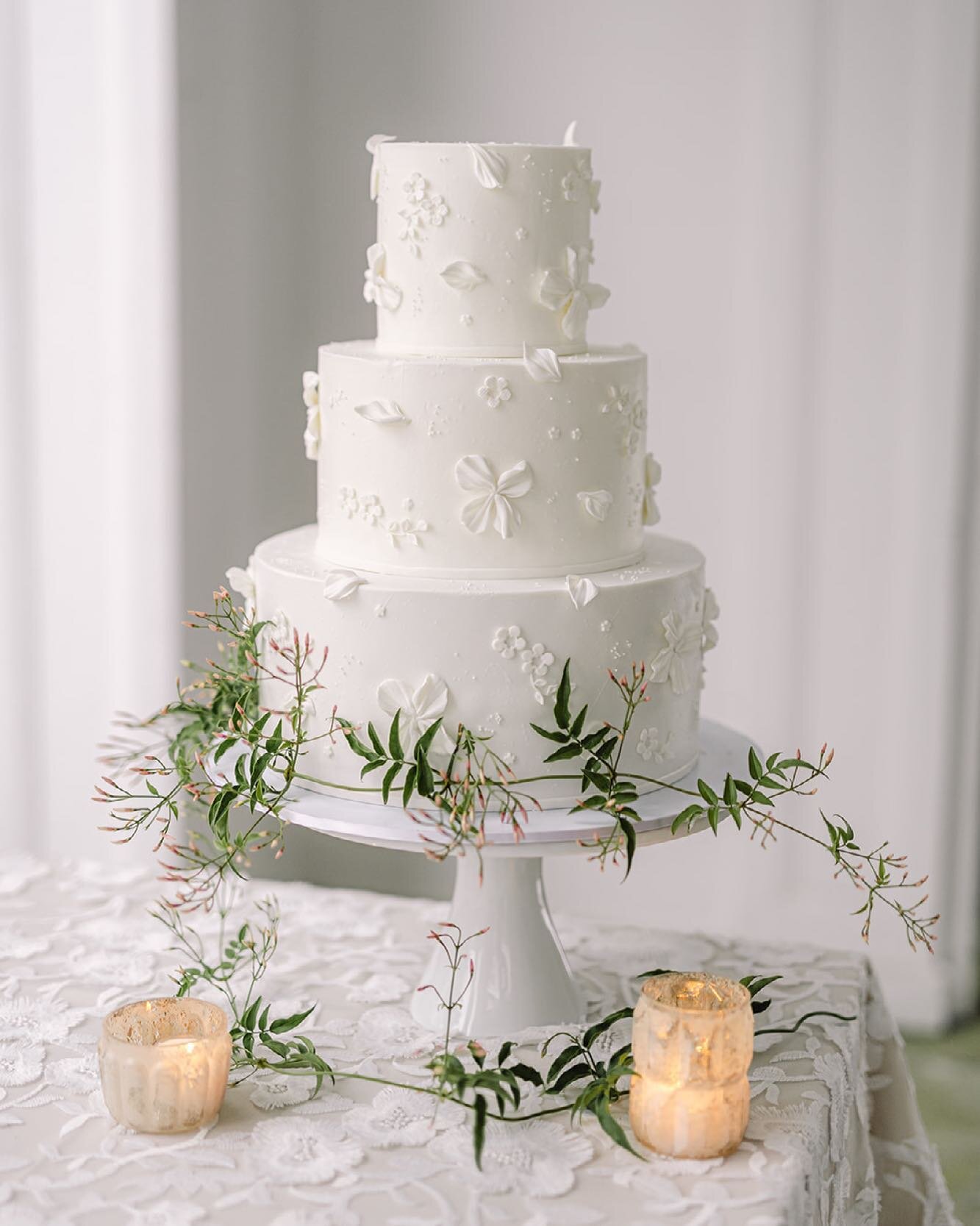 Let them eat cake! 
&bull;
&bull;
&bull;
Venue:  @dariendca
Florals:  @cwfloraldesign
Planning:  @soireesandrevelry
Hair and Makeup:  @amberthestylist
Rentals:  @Peakeventservices
Dress Shop:  @alittlesomethingwhitebridal
Gown Designer:  @mirazwillin