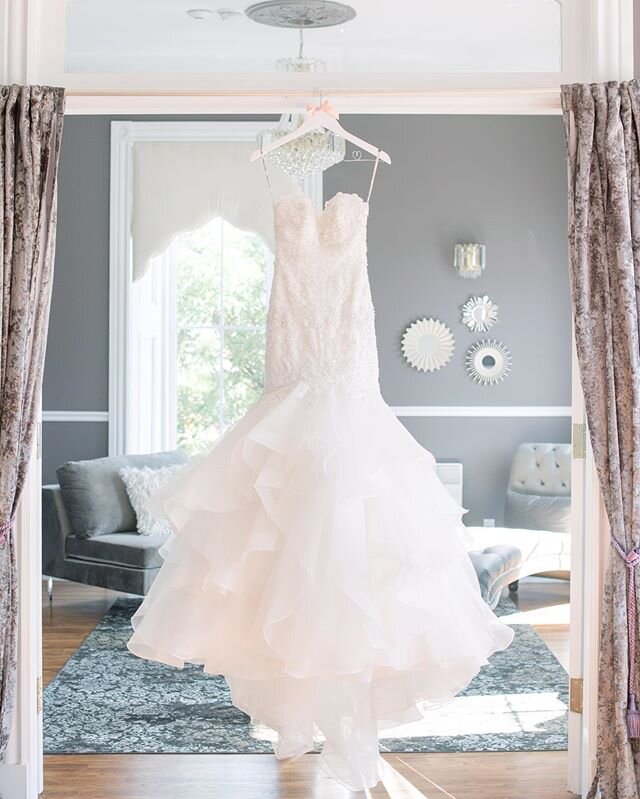 The bridal suite. The perfect bright and beautiful room to get ready in on your important day! Included in your all inclusive wedding package! #weddingplanning #ottawaweddings #ottawaweddingplanning #elopements #intimateweddings #weddingsdress @thegr