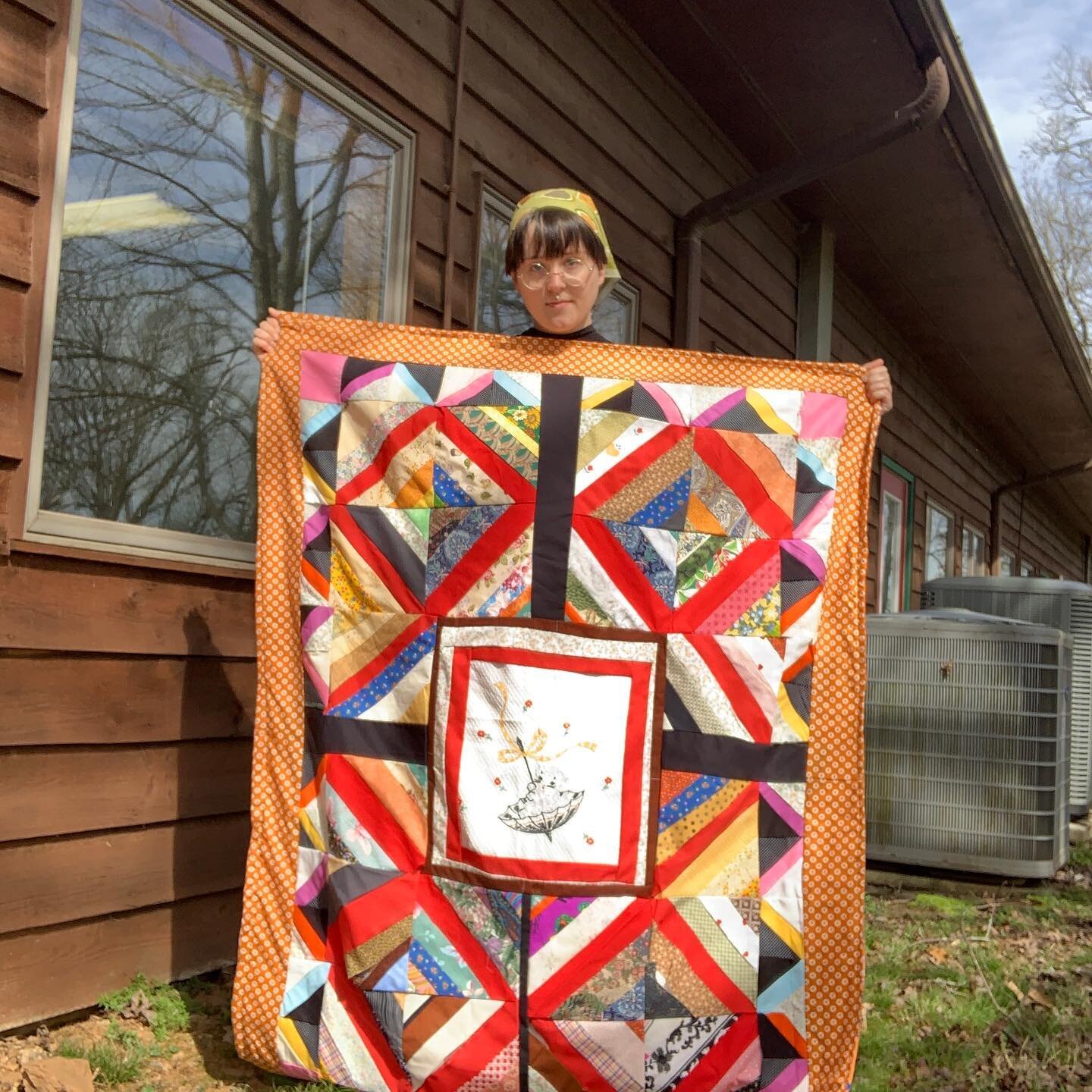 🧵🪡 come quilt with me!! 🌷💖 so so so excited to share that I&rsquo;ll be teaching a workshop on appalachian string quilting next month as a part of @davinciartalliance &lsquo;s every day future&rsquo;s fest on april 26!! string quilting is a big p