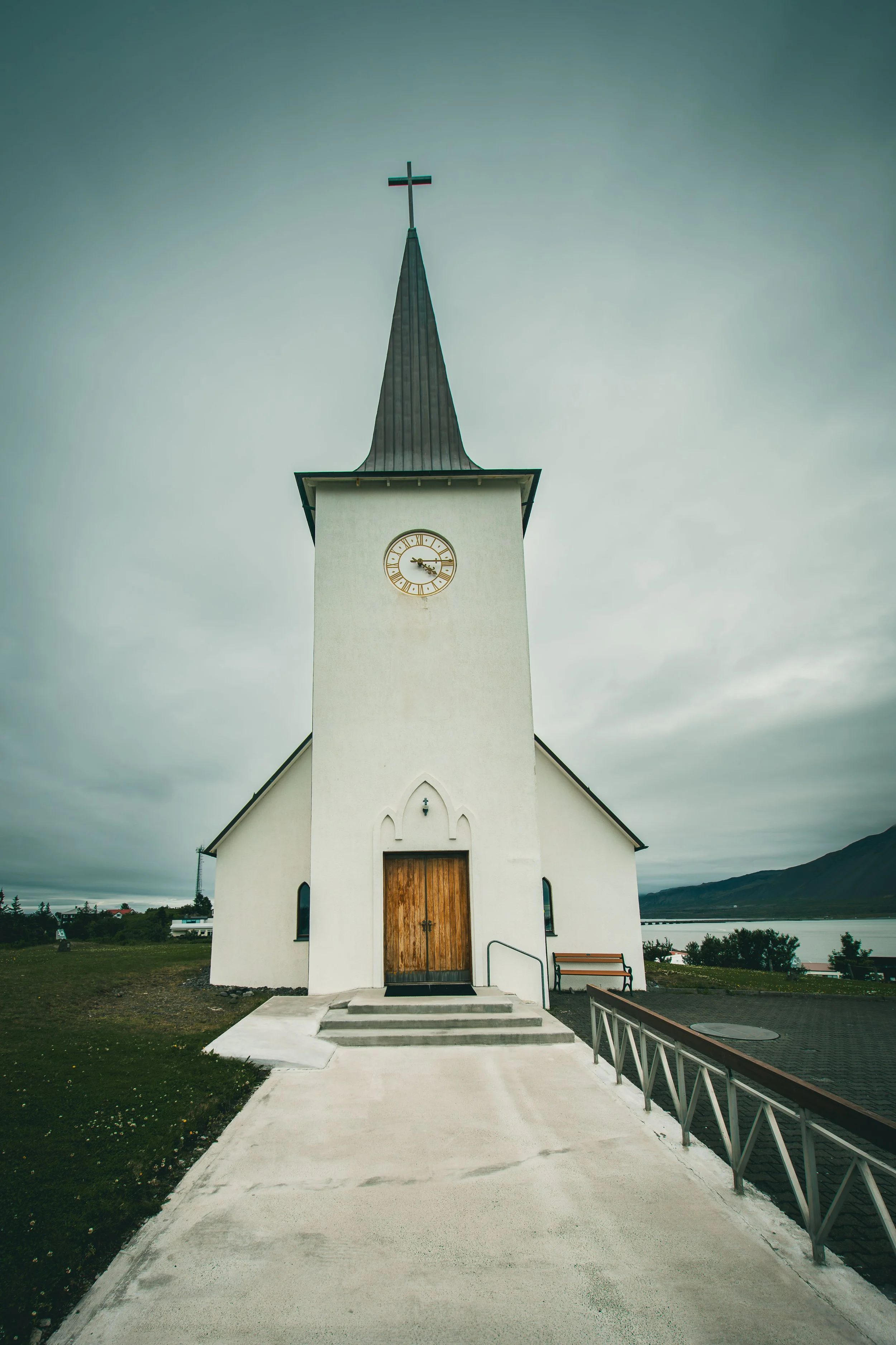 R5_08160_D8-8-13_Borgarneskirkja-small.jpg