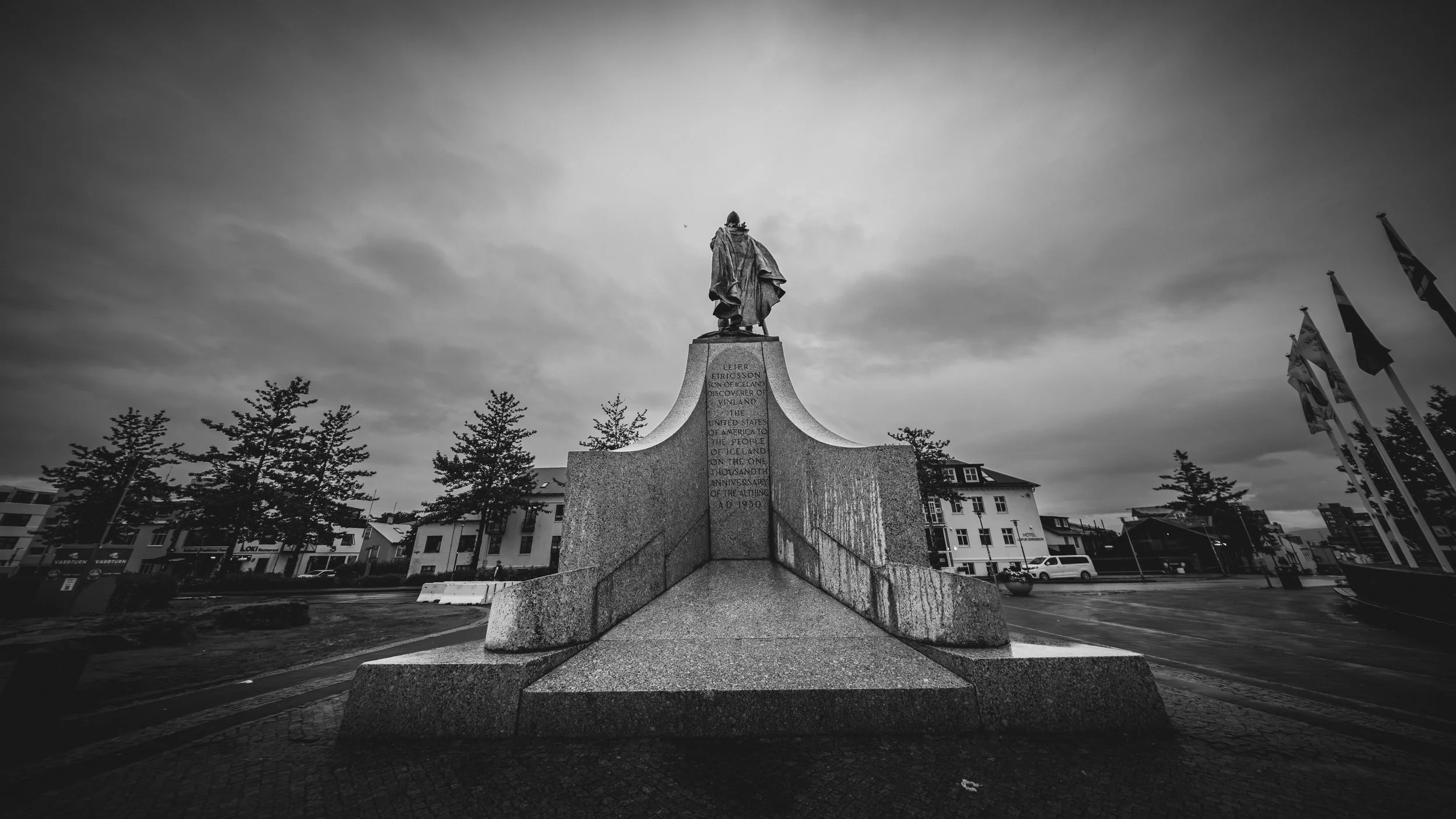 R5_05027_BW_D2-8-7_ Reykjavík-Hallgrimskirkja-small.jpg
