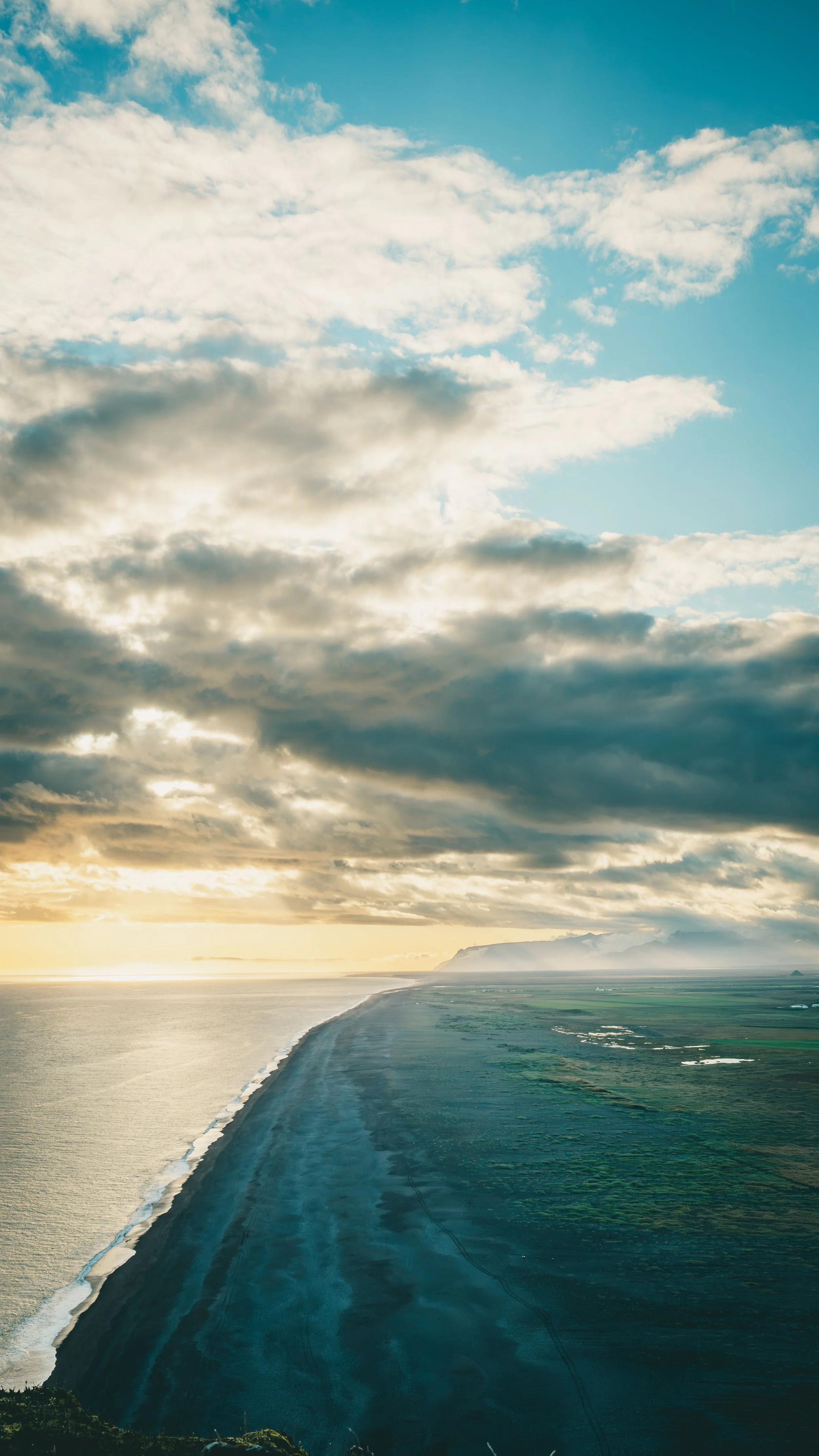 R5_05722_D4-8-9_Vik_Dyrhólaey-small.jpg
