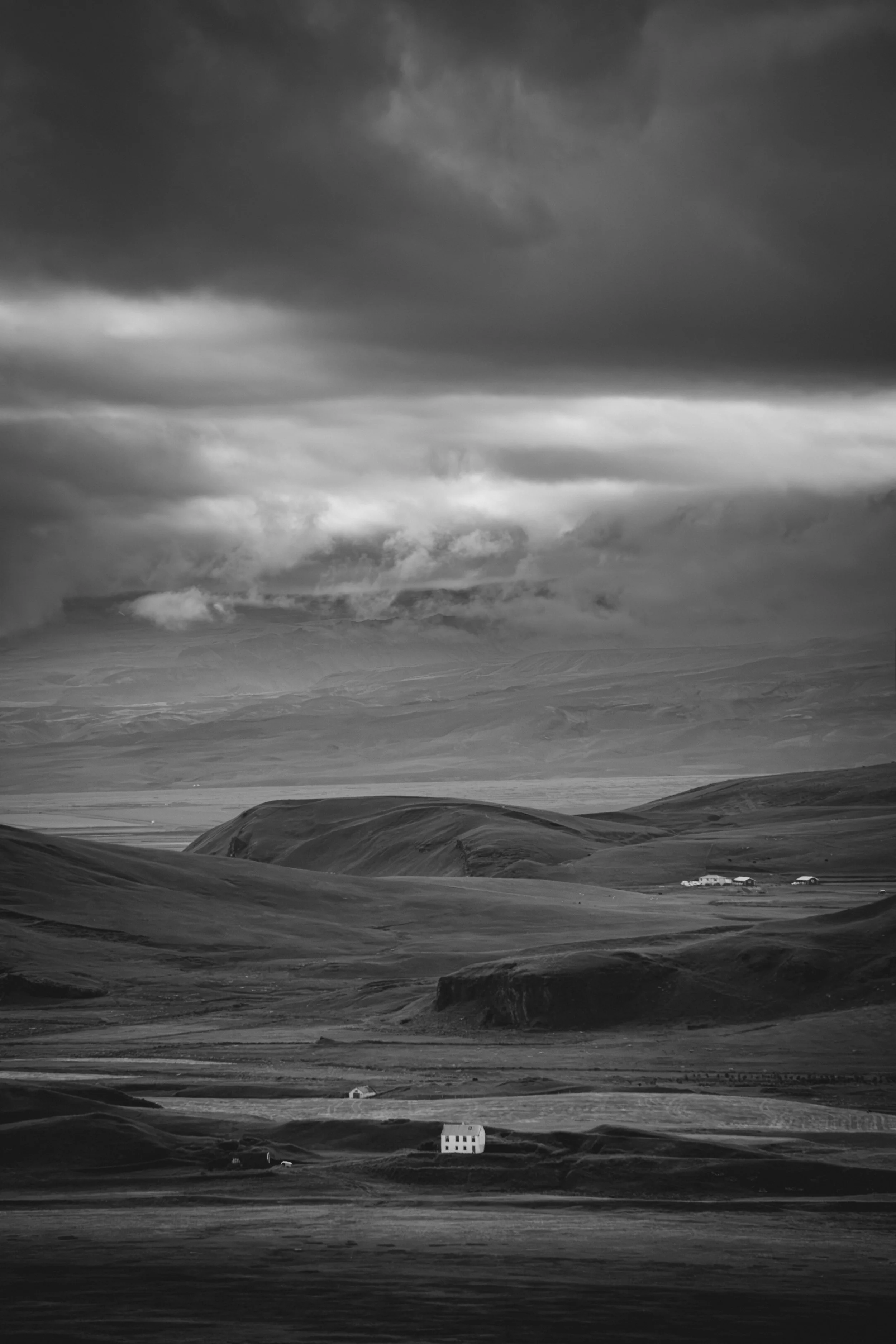 R5_05694_BW_D4-8-9_Vik_Dyrhólaey-small.jpg