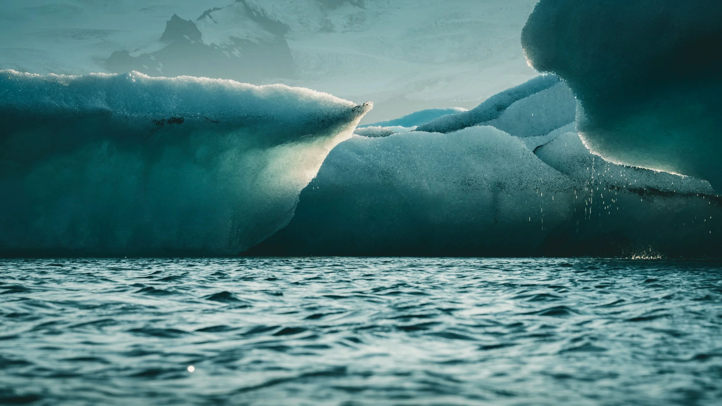 R5_06468_D5-8-10_JökulsárlónGlacierLagoon-small.jpg
