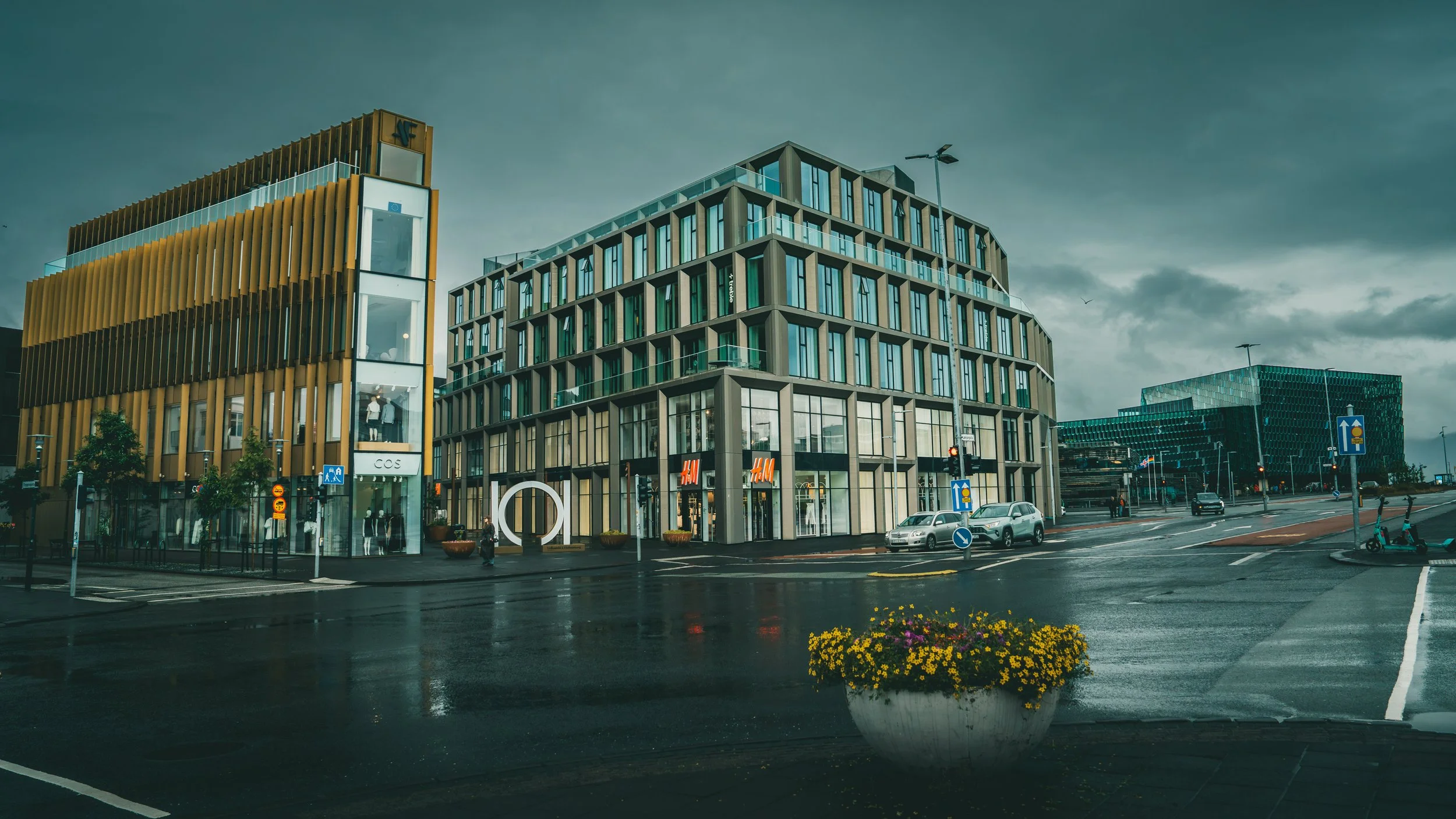R5_04851_D2-8-7_ Reykjavík-small.jpg