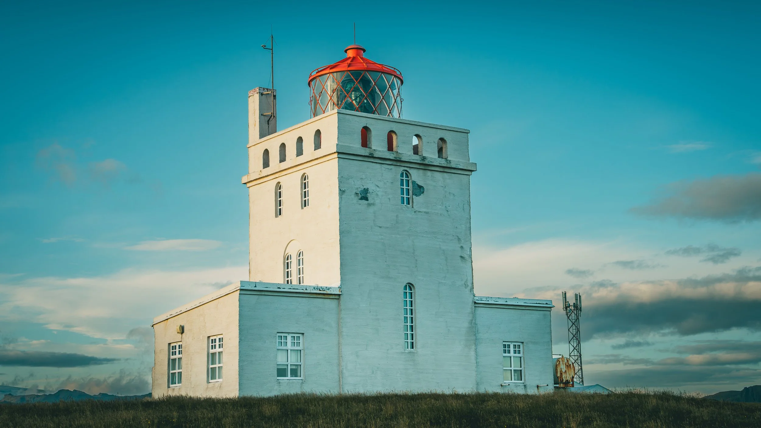 R5_05770_D4-8-9_Vik_Dyrhólaey-small.jpg