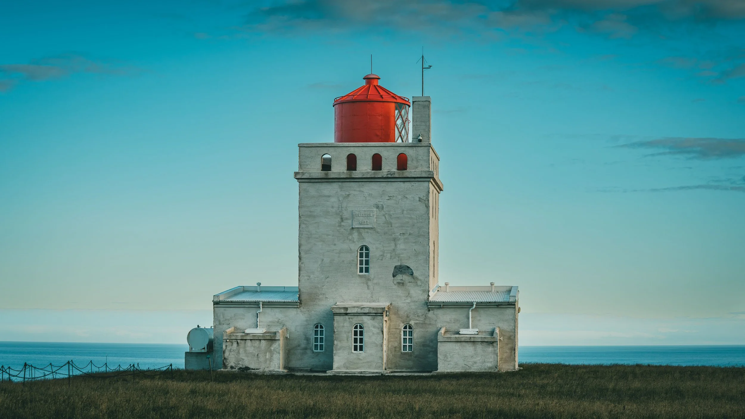 R5_05703_D4-8-9_Vik_Dyrhólaey-small.jpg