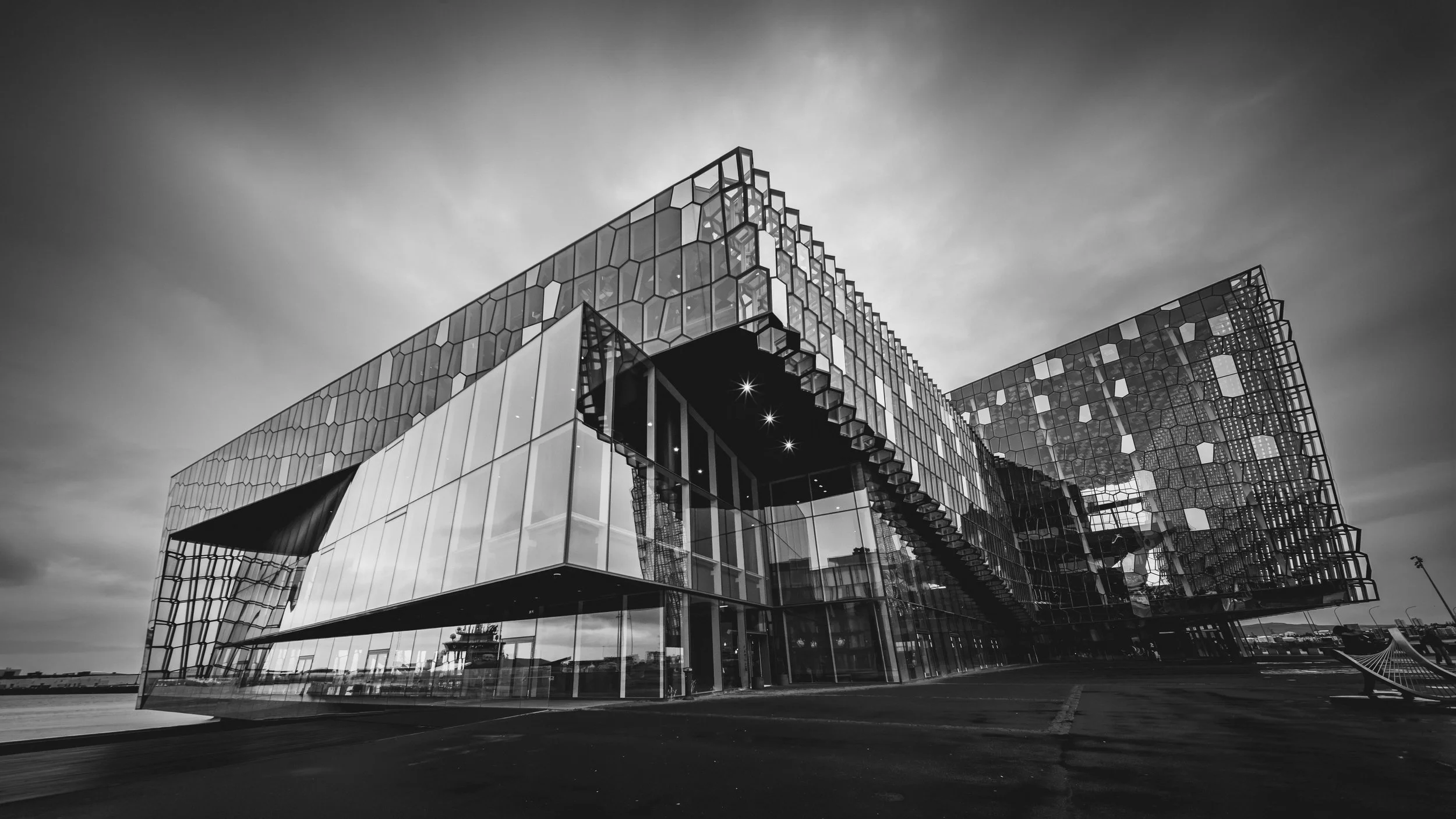 R5_04903_BW_D2-8-7_ Reykjavík-Harpa-small.jpg