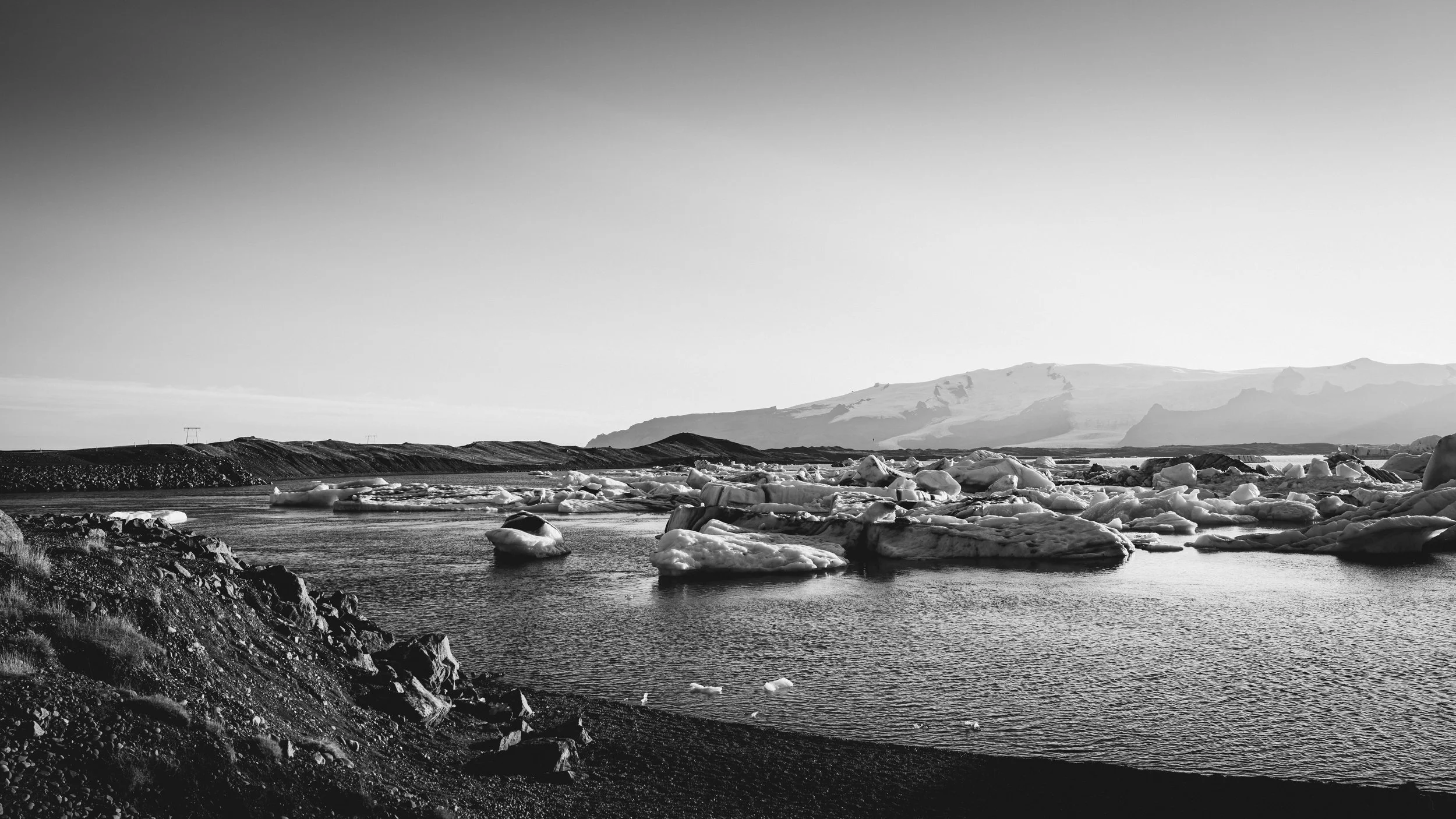 R5_06536_BW_D5-8-10_JökulsárlónGlacierLagoon-small.jpg