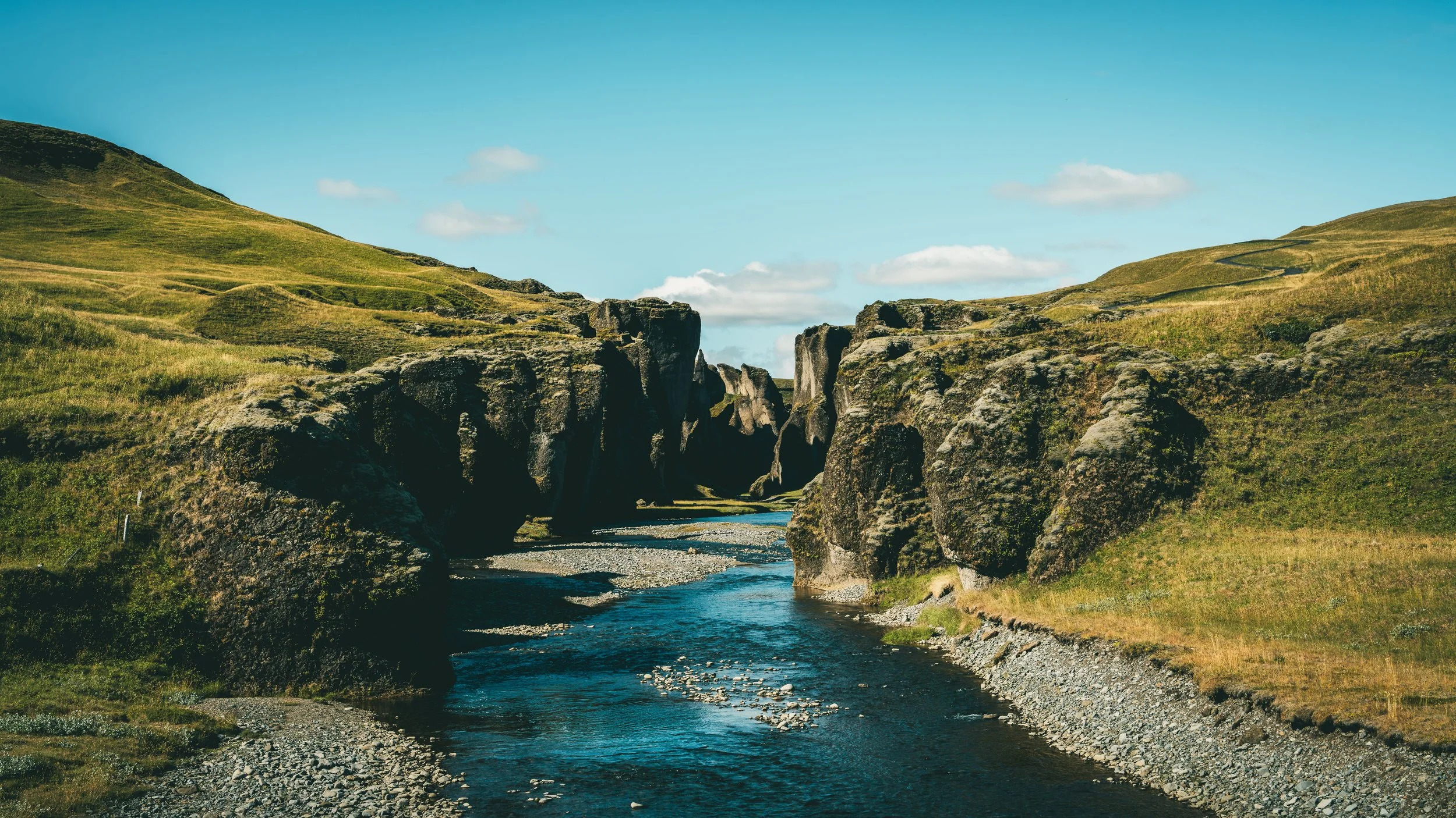 R5_06346_D5-8-10_FjaðrárgljúfurCanyon-small.jpg