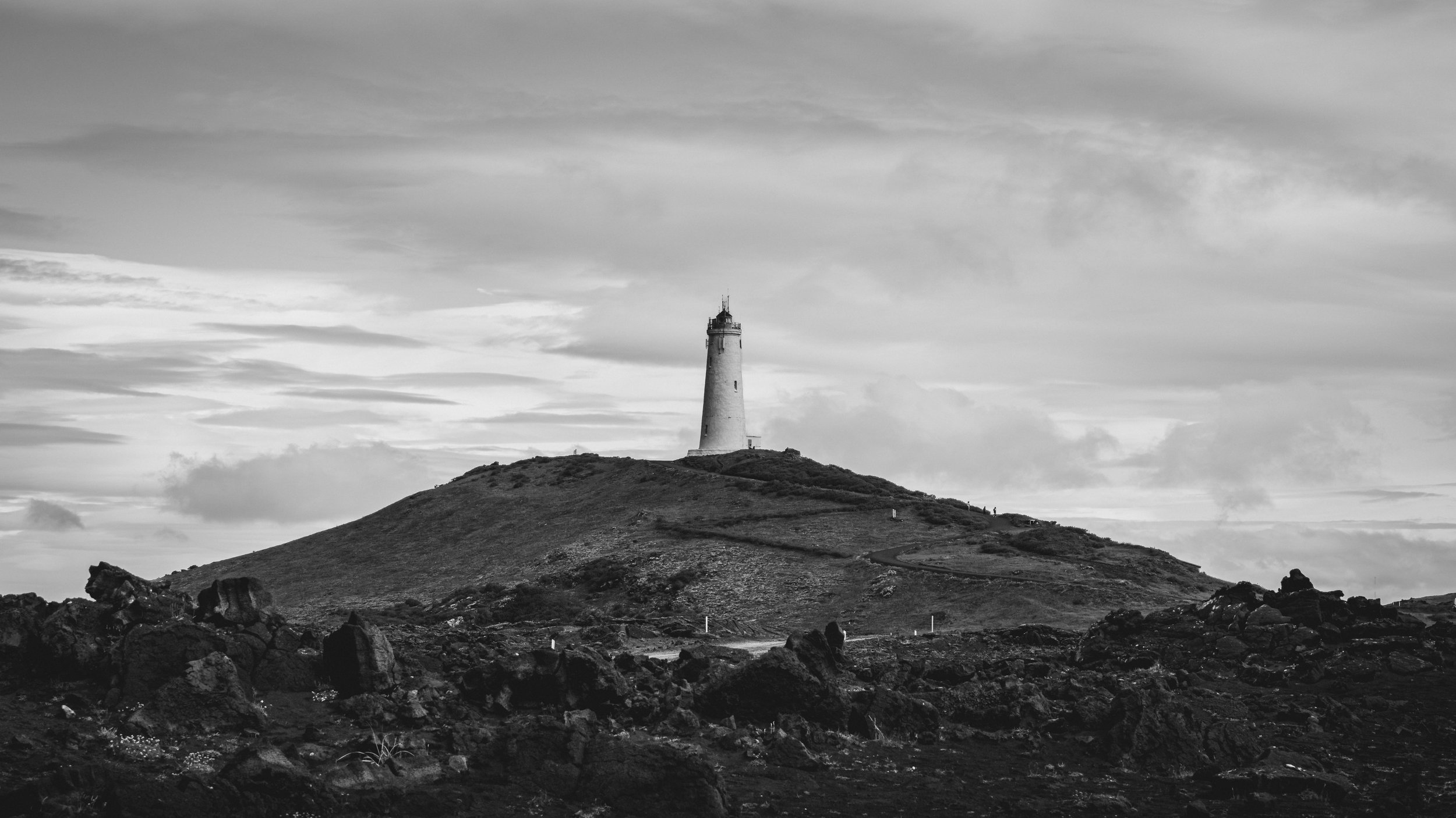 R5_05105_BW_D3-8-8_Reykjanes_Lighthouse-small.jpg