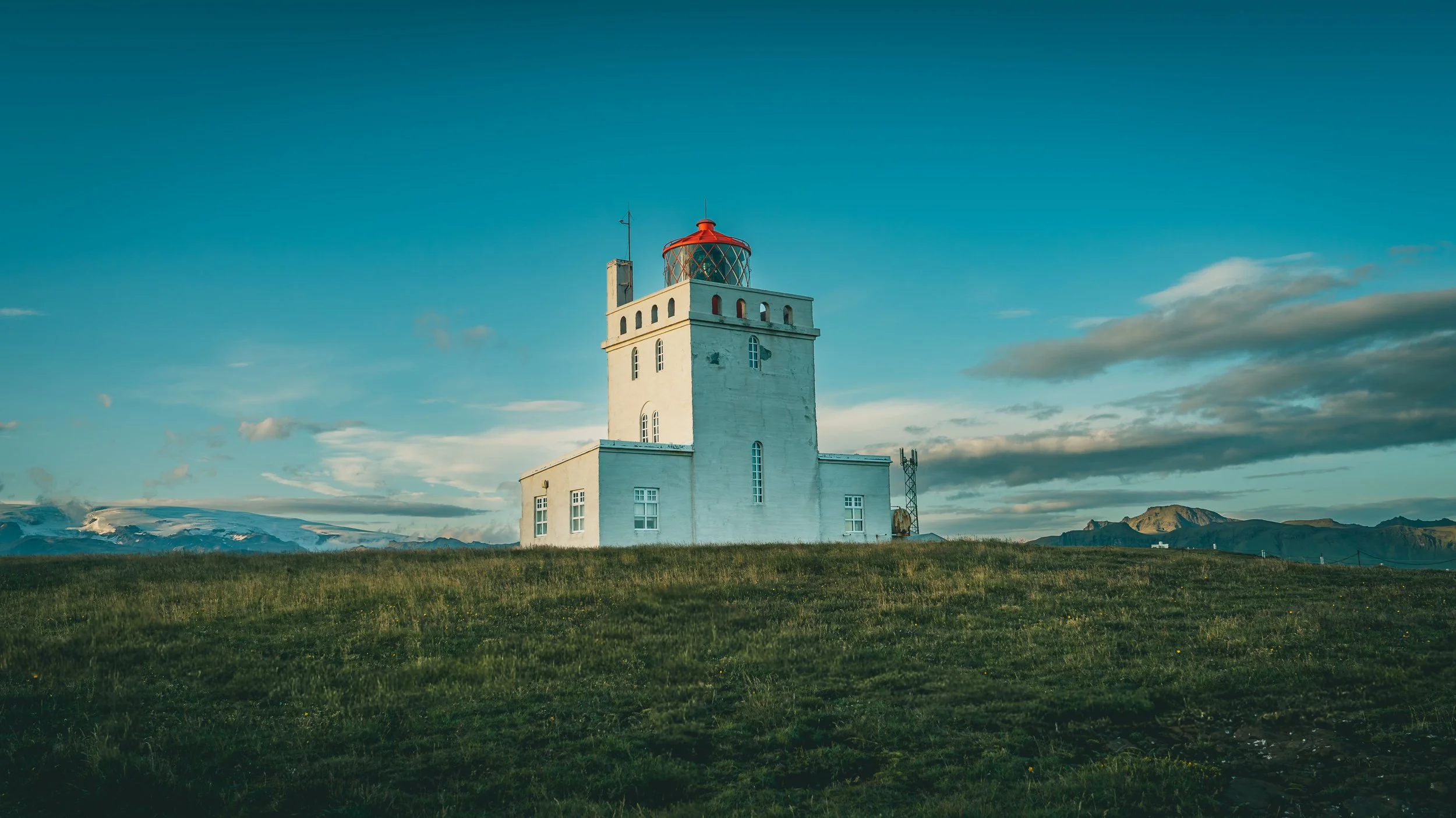 R5_05772_D4-8-9_Vik_Dyrhólaey-small.jpg