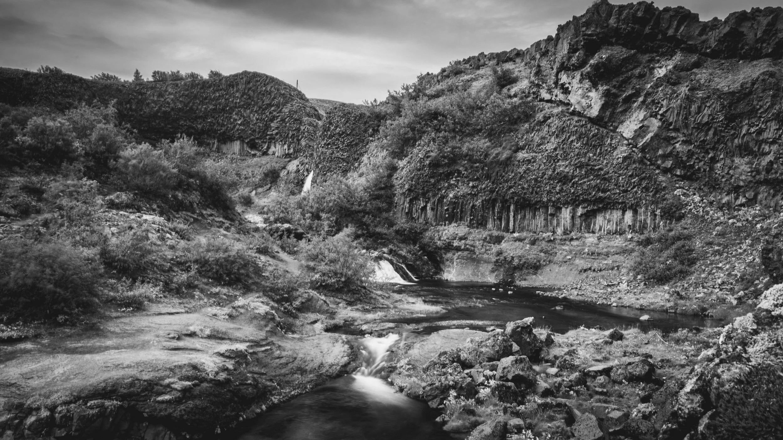R5_07077_BW_D6-8-11_Gjáin-small.jpg