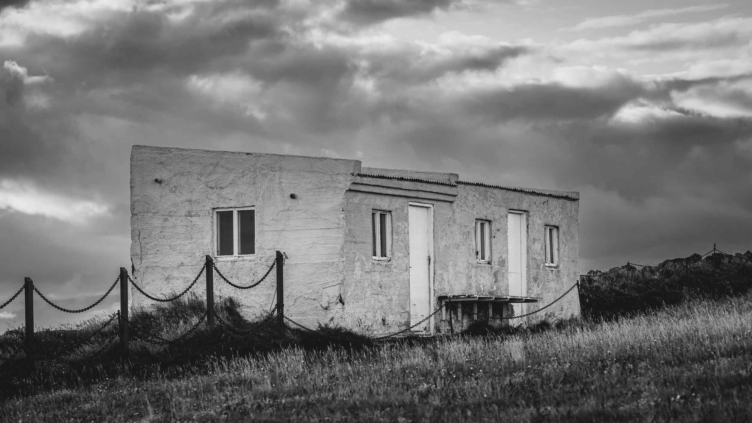 R5_05761_BW_D4-8-9_Vik_Dyrhólaey-small.jpg