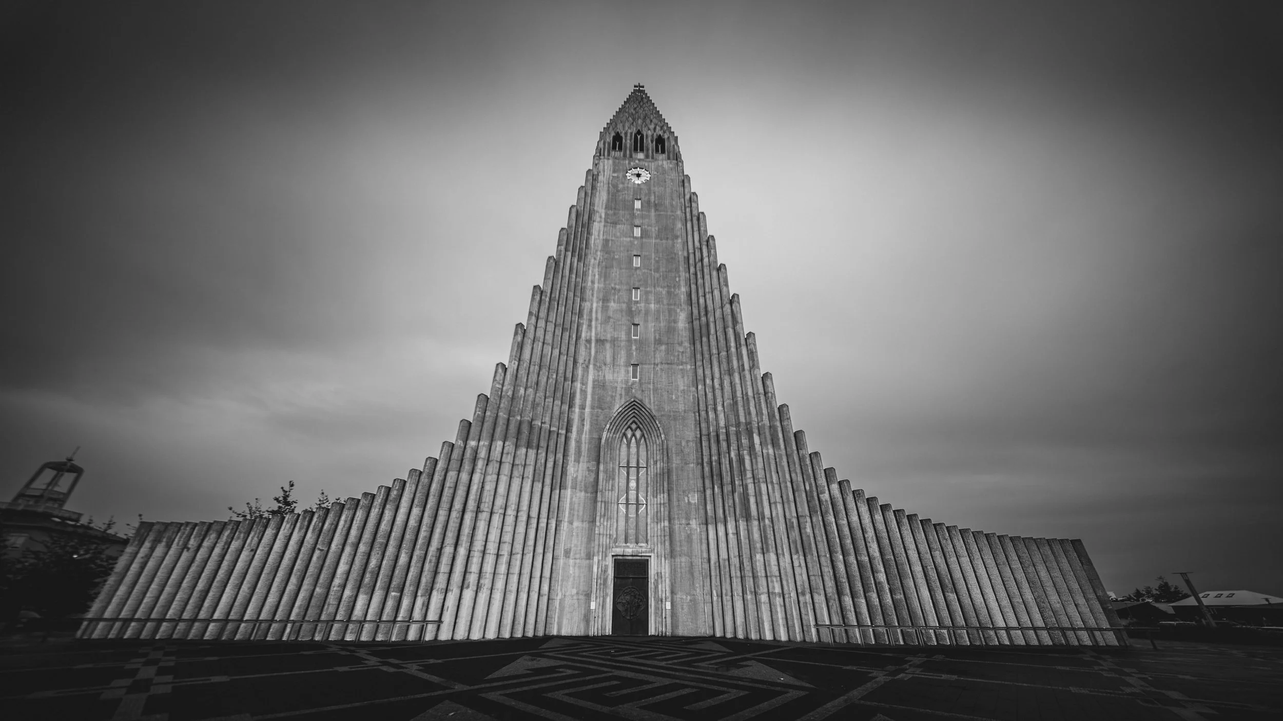 R5_05033_BW_D2-8-7_ Reykjavík-Hallgrimskirkja-small.jpg