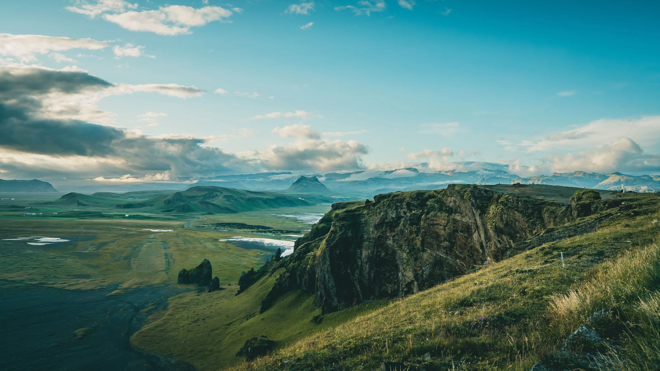 R5_05720_D4-8-9_Vik_Dyrhólaey-small.jpg
