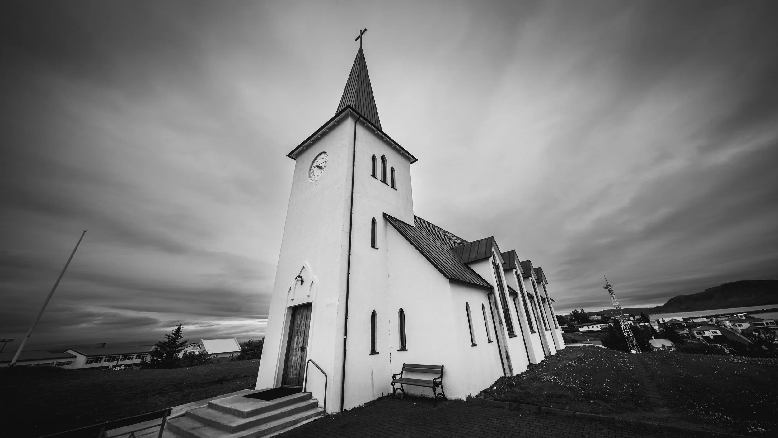 R5_08201_BW_D8-8-13_Borgarneskirkja-small.jpg