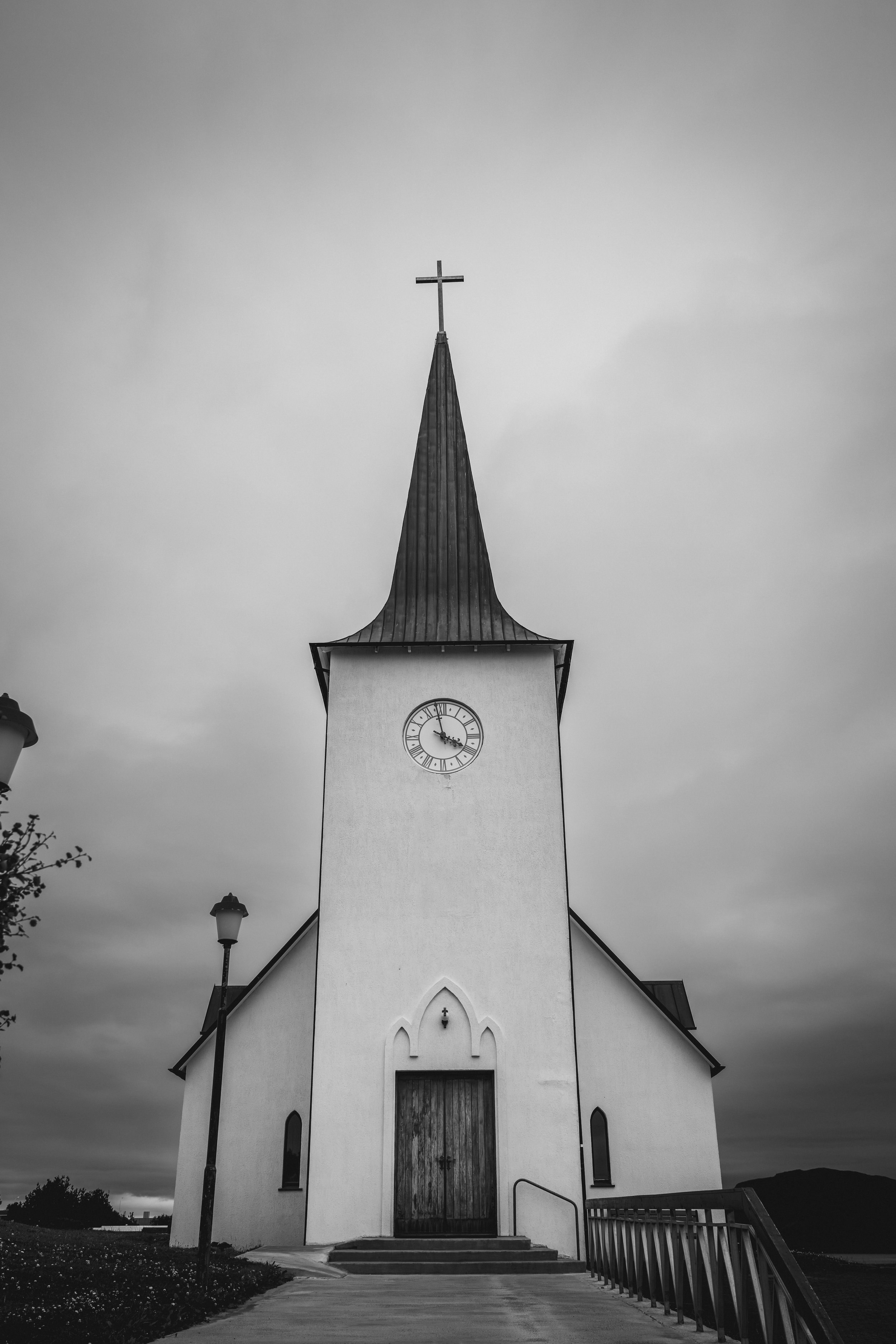 R5_08041_BW_D8-8-13_Borgarneskirkja-small.jpg