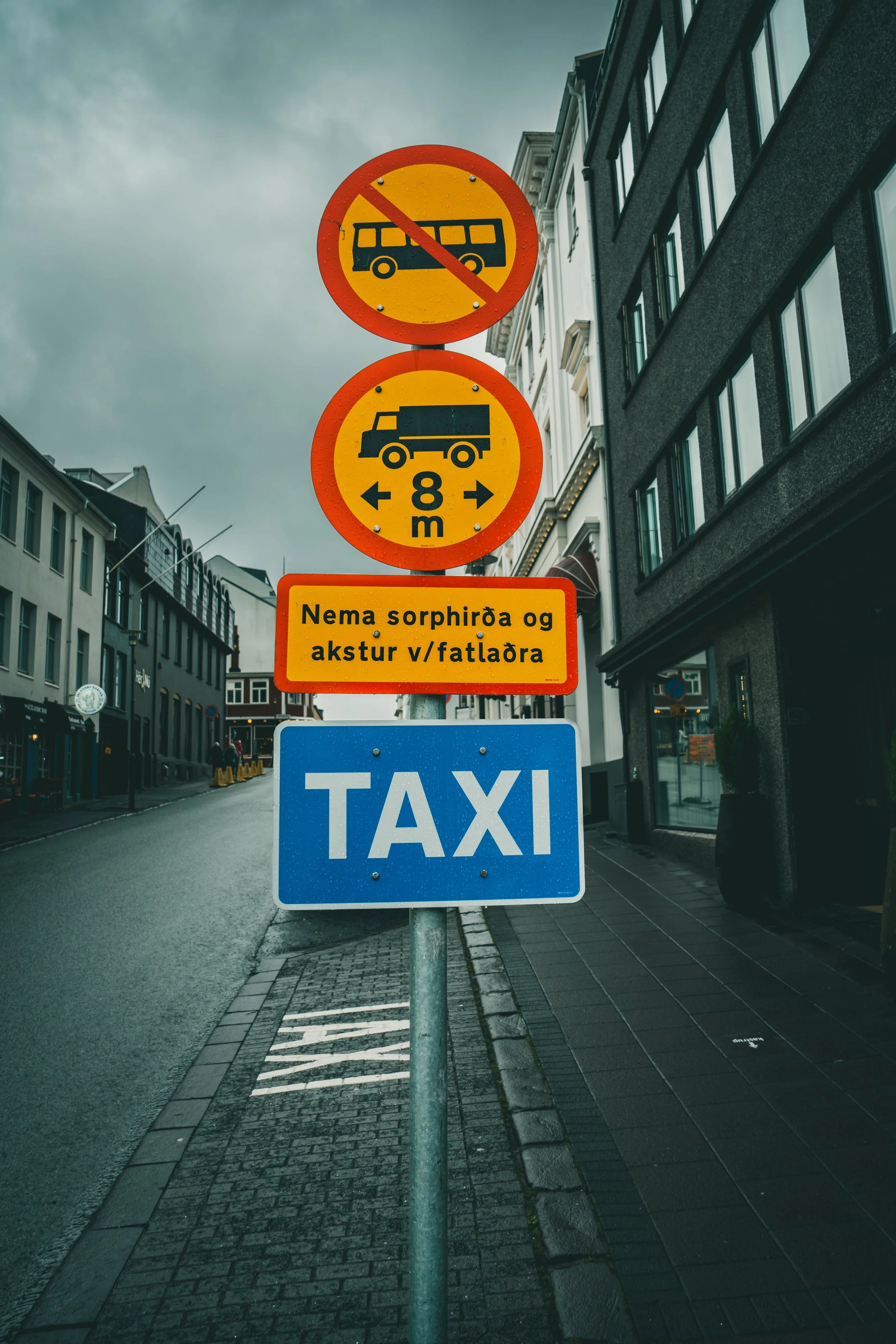 R5_04844_D2-8-7_ Reykjavík-small.jpg