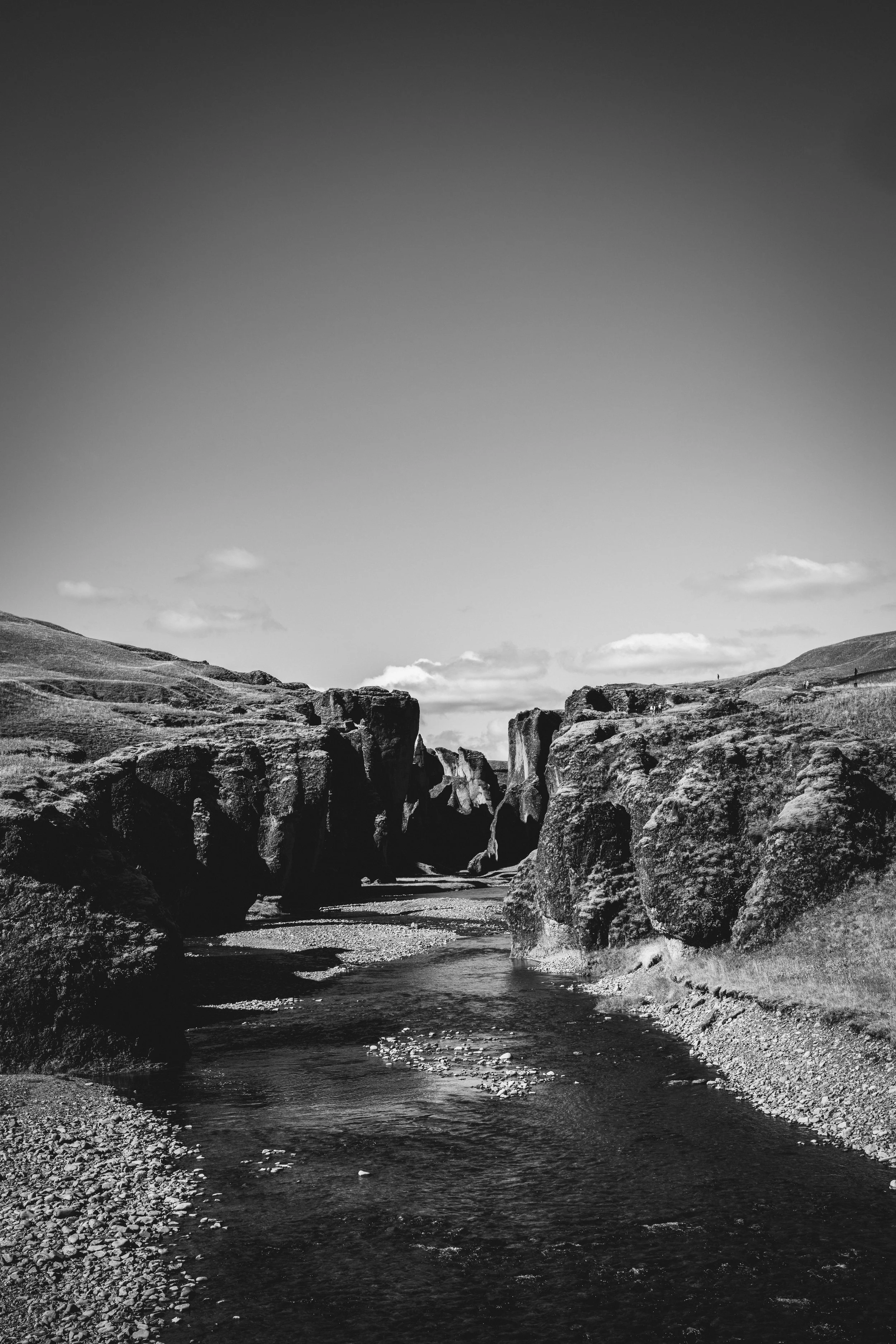 R5_06347_BW_D5-8-10_FjaðrárgljúfurCanyon-small.jpg