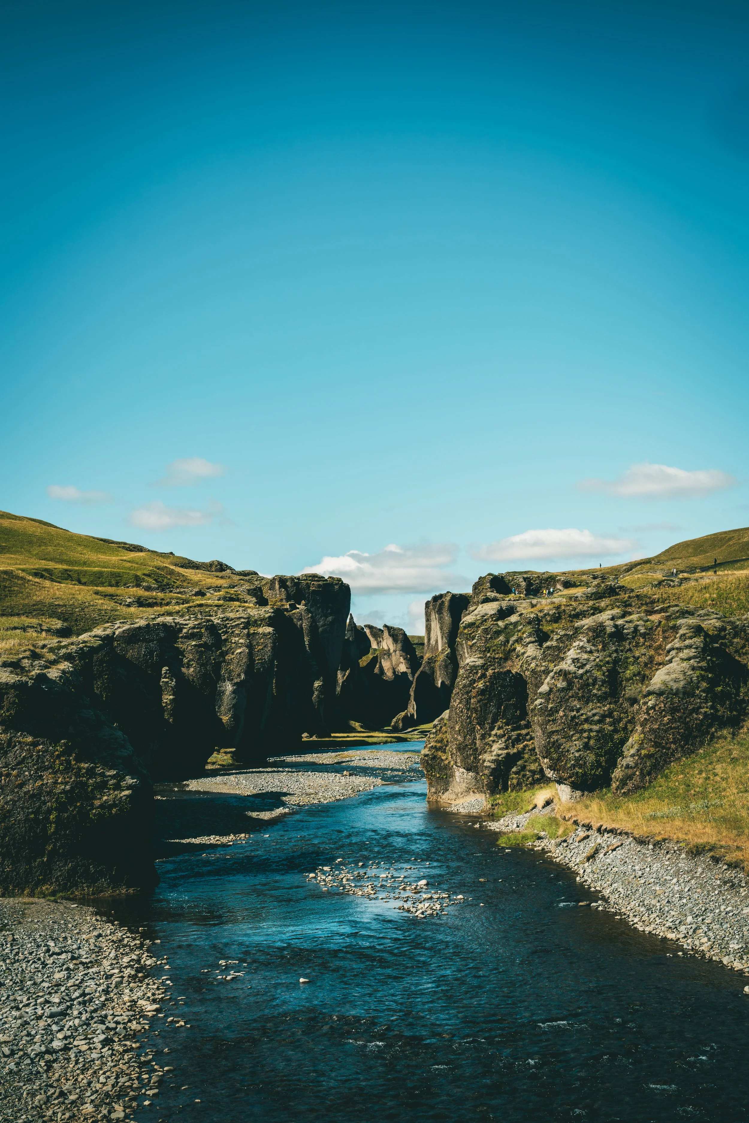 R5_06347_D5-8-10_FjaðrárgljúfurCanyon-small.jpg