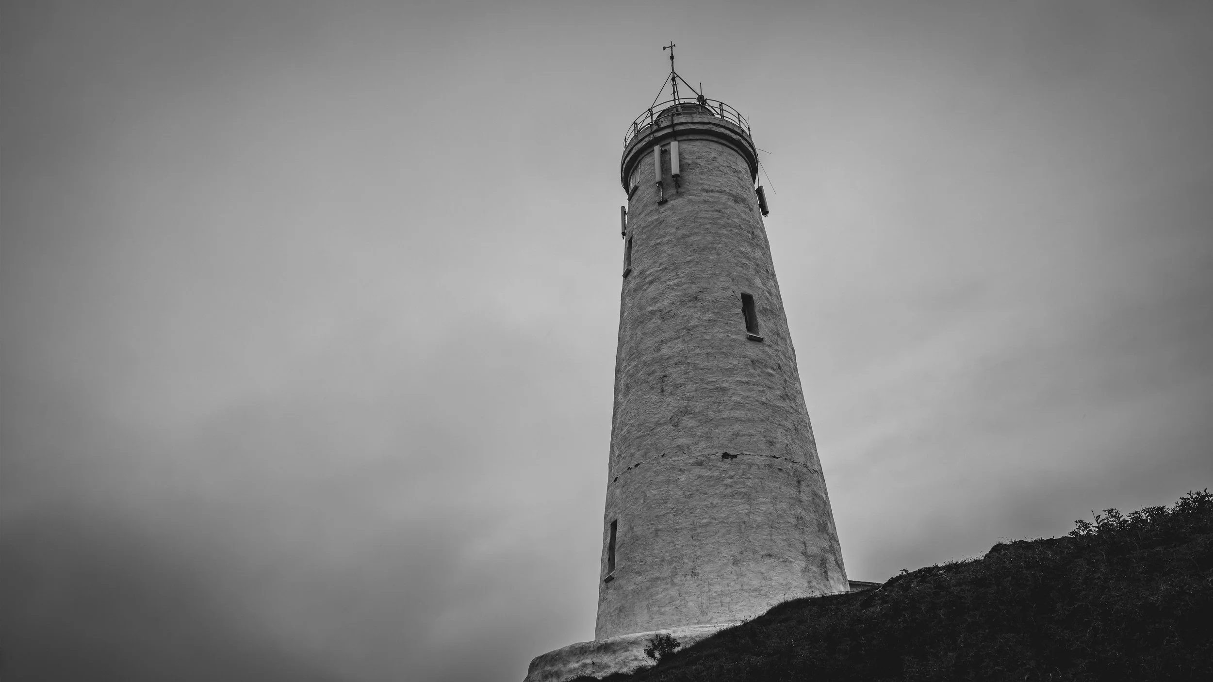 R5_04752_BW_D1-8-6_Reykjanes_Lighthouse-small.jpg