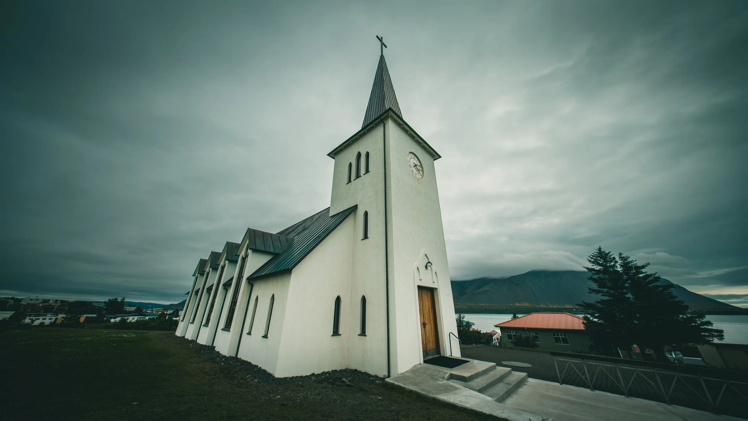 R5_08153_D8-8-13_Borgarneskirkja-small.jpg
