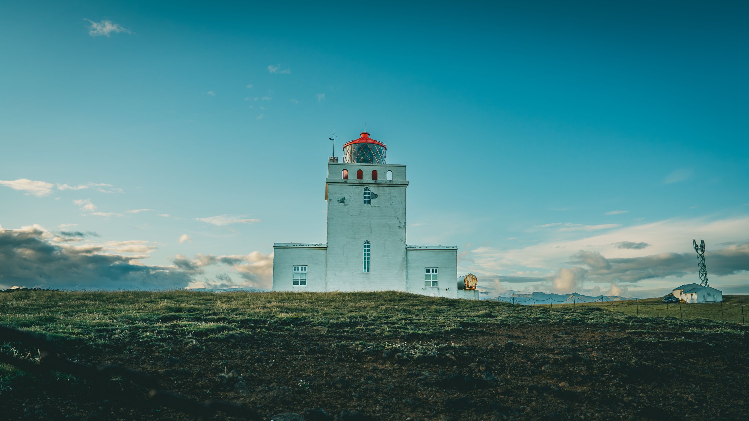 R5_05757_D4-8-9_Vik_Dyrhólaey-small.jpg