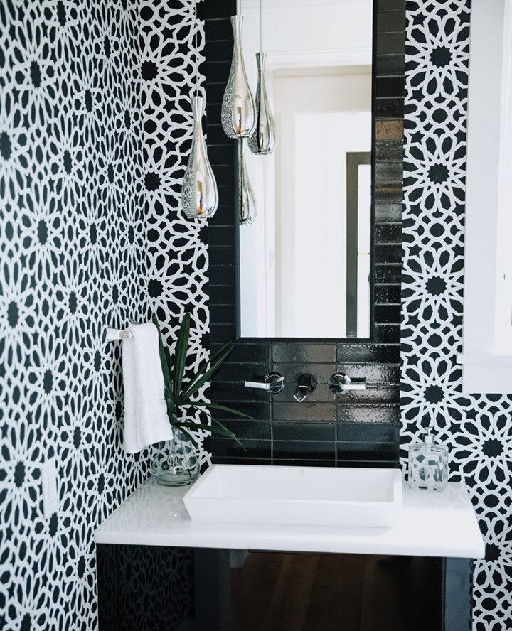 Talk about a small space with big personality. ⁠Prints and textures are taking over this bold powder room in a beautiful way! ⁠
⁠