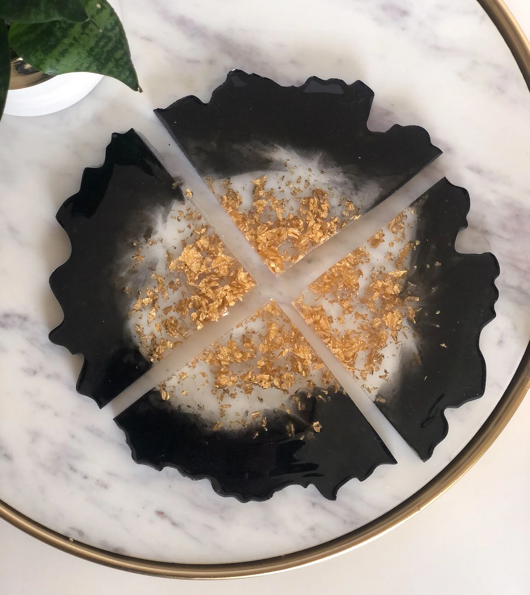 Round Geode Resin Tray