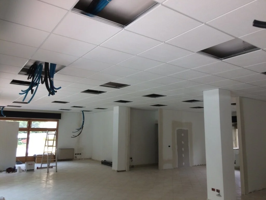 Soffittatura in fibra minerale ispezionabile come alloggiamento nuovo impianto elettrico