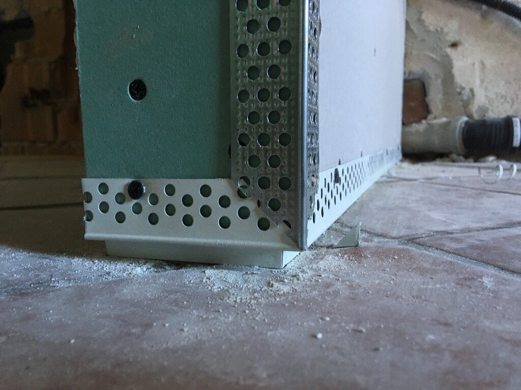 particolare finitura zoccolo