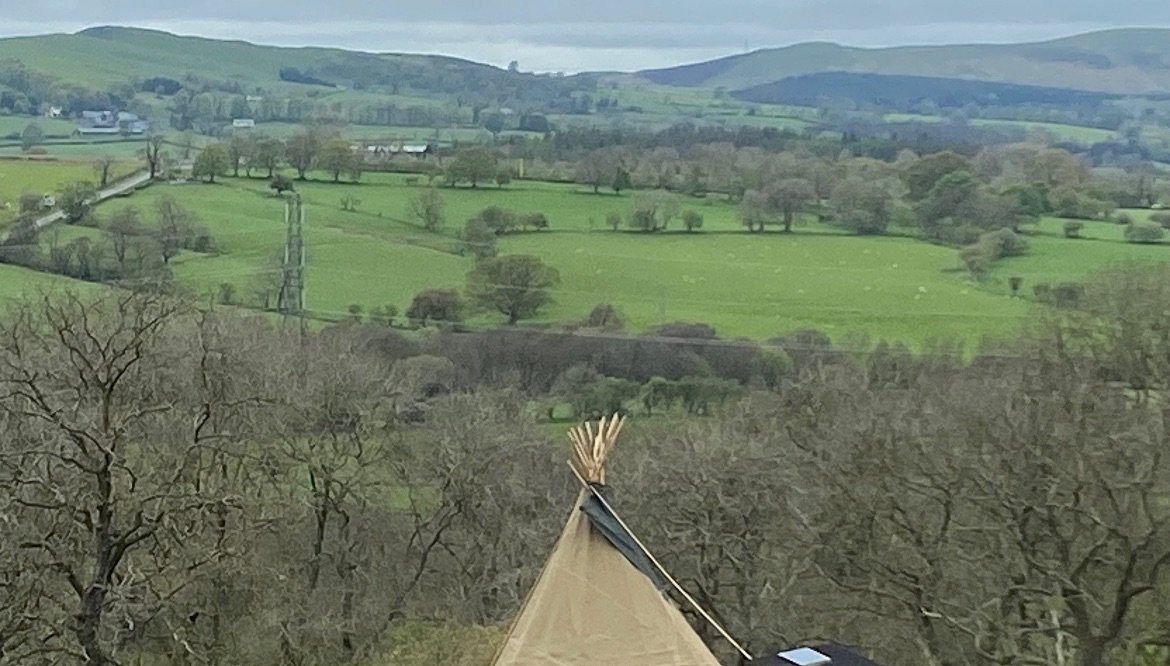 And she&rsquo;s up. The weather held 🙏🏼💫

#mytipi #siouxstyleglamping #retreatspace