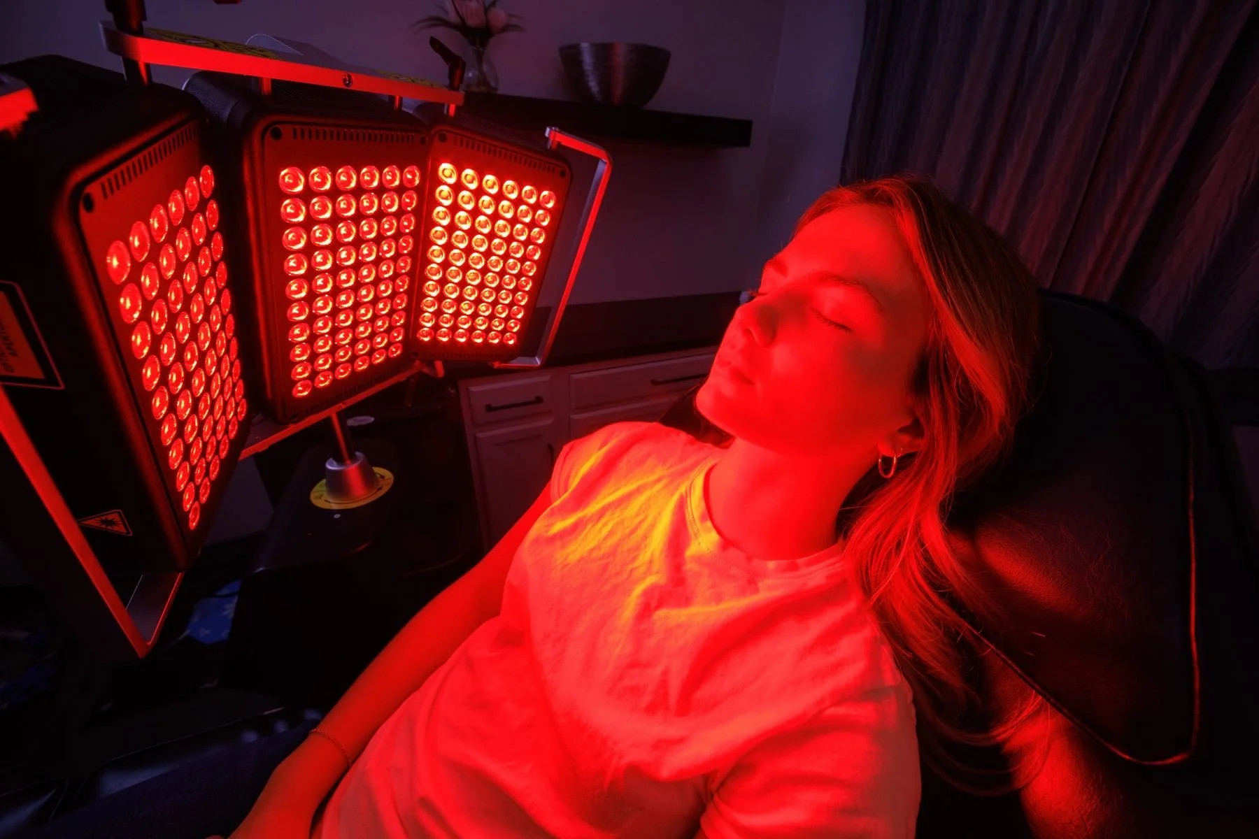 Patient receiving red light therapy for dry eye treatment