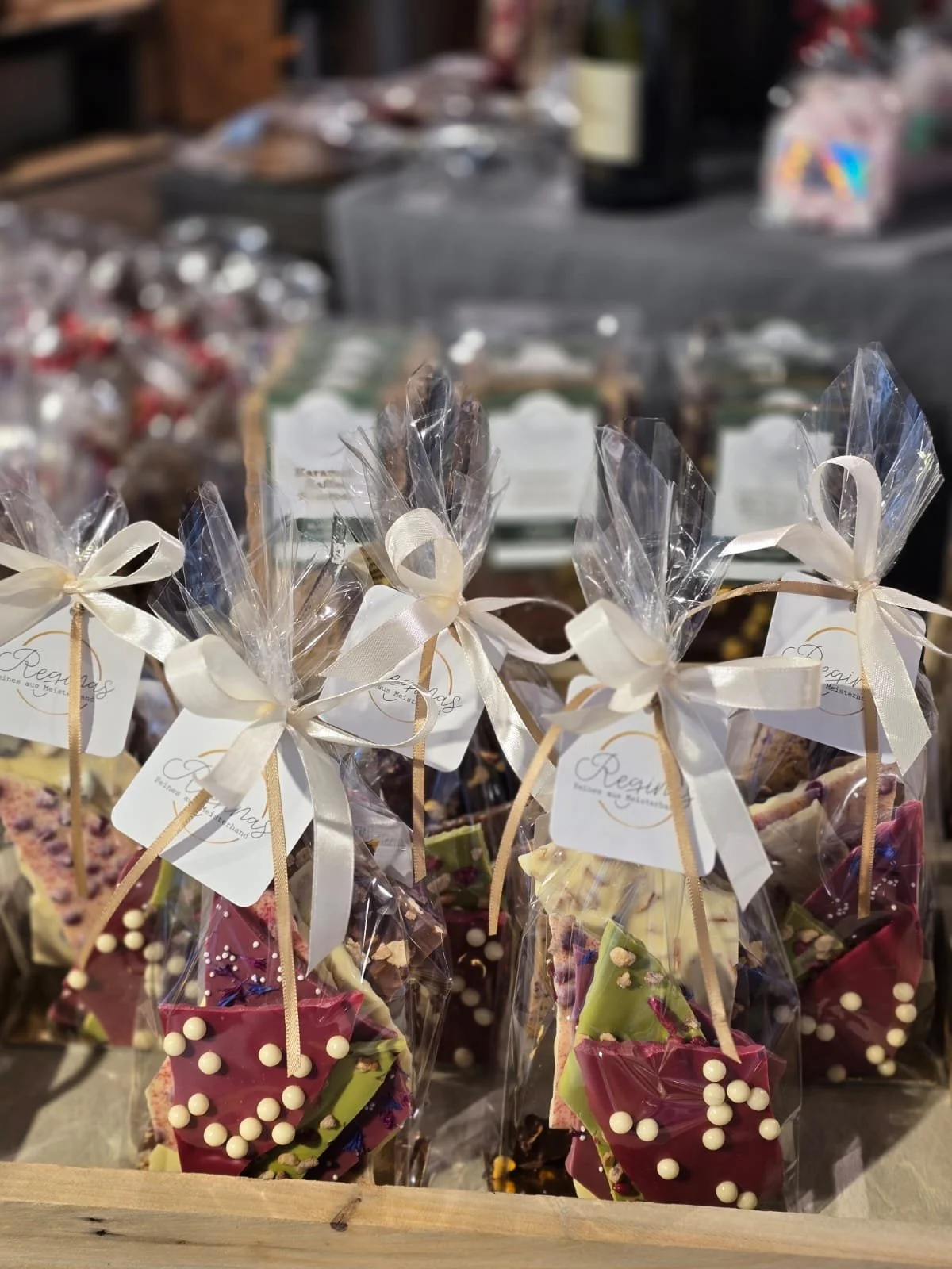 Bruchschokolade im Geschenkturm .JPG
