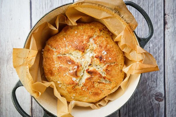 Roasted Garlic and Rosemary No-Knead Dutch Oven Bread