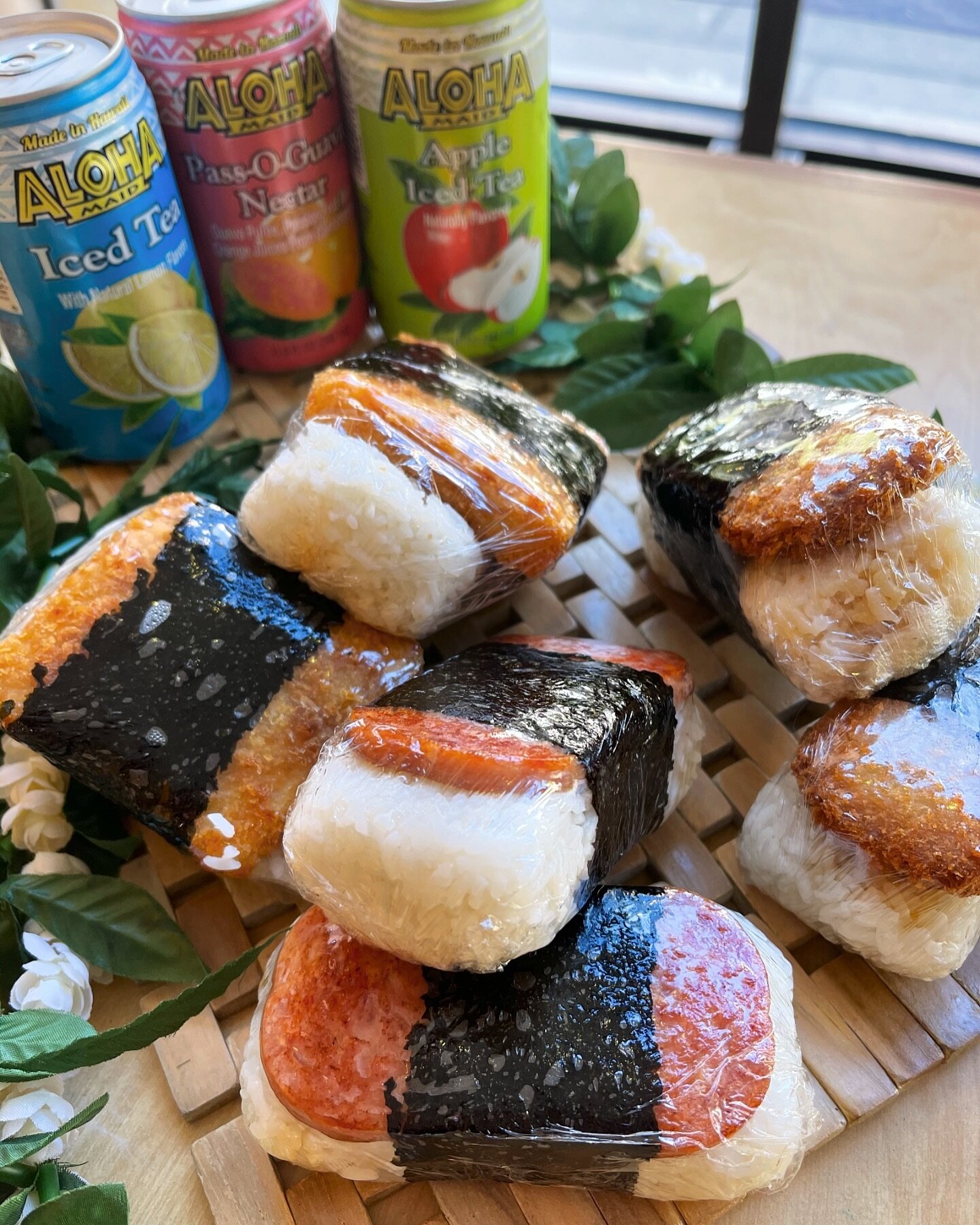 Musubi all day 🤙🏽 made-to-order 🤙🏽 which kine&rsquo; you craving today? #AlohaEats #spammusubi #AlohaMaid #hawaiianfood #chicagofood #eaterchicago