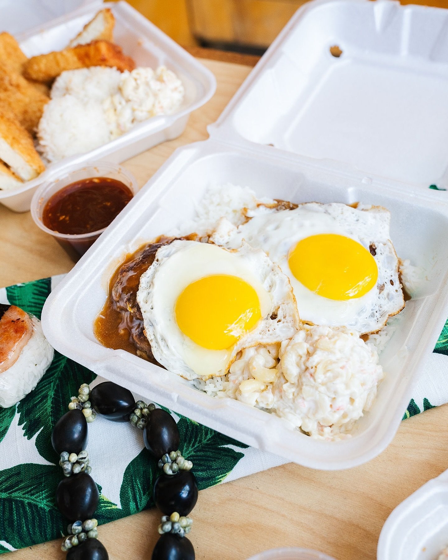 A perfect day for some plate lunch 😌how about some Loco Moco? 🍳#AlohaEats #chicagofood #yelpchicago #eaterchicago