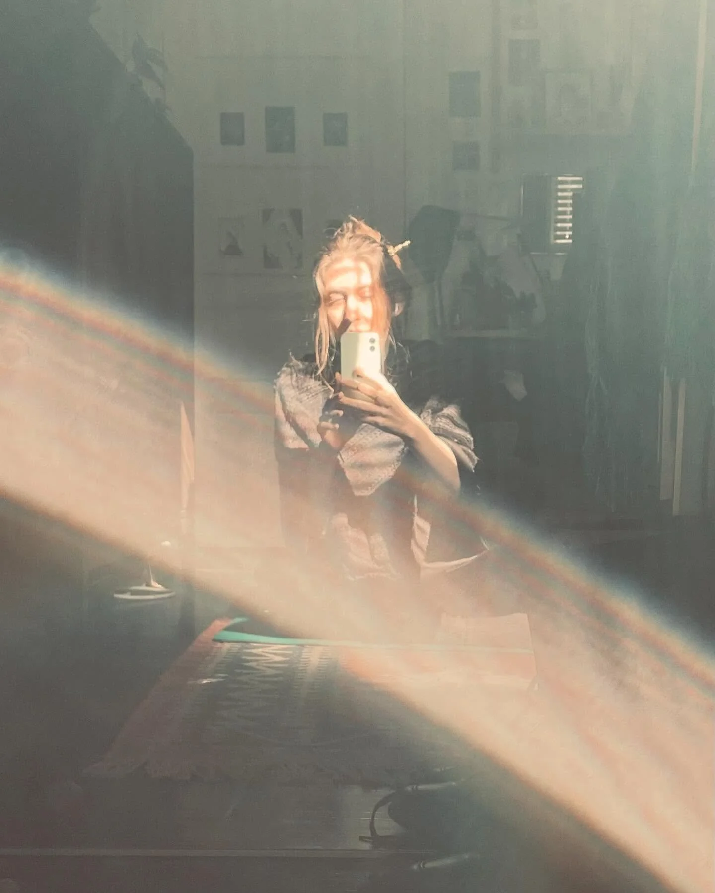 Dipping my toes back in these waters with some new years snapshots ✨

My birthday is this month so I gave myself the gift of fancy boots, a little sewing nook, many, many books, and a deep exorcism of my studio. Yeehaw.