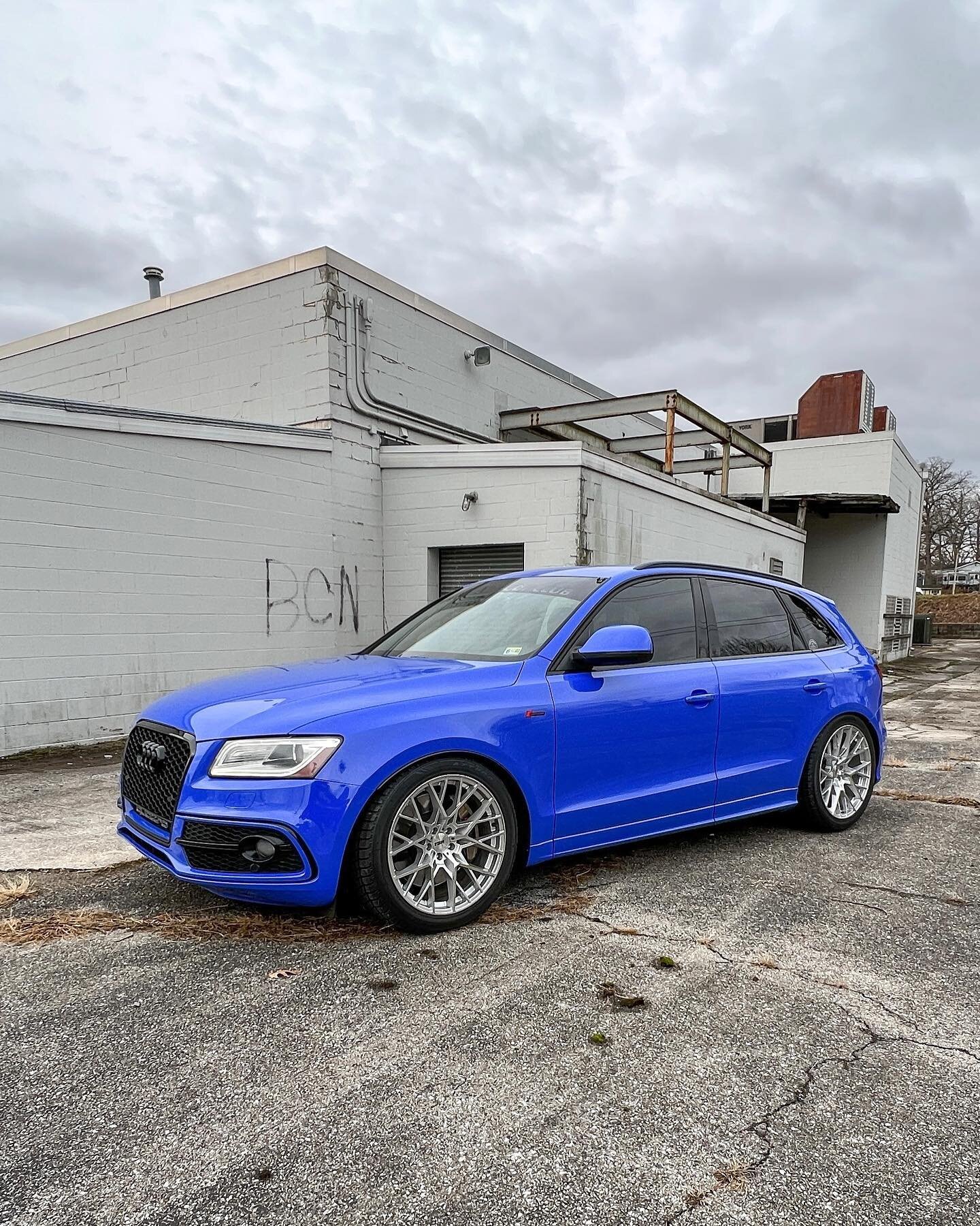 Alright, I guess I teased this one long enough. Tony&rsquo;s SQ5 received a full wrap in @inozetek Maritime Blue. A classic Porsche color that has always been a favorite.
&bull;
Contact for a quote!
Crucialwraps.com
&bull;
Vehicle Wraps
Livery Design