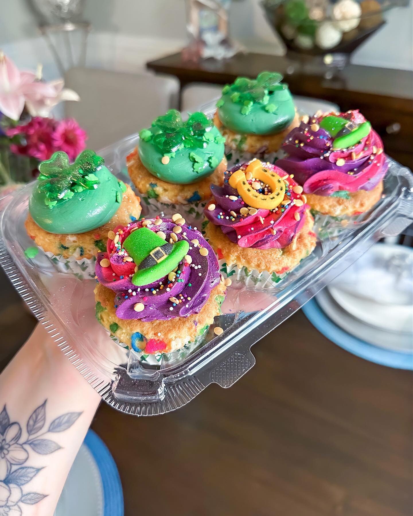 Saint Patrick&rsquo;s Day may be over but that doesn&rsquo;t mean you can&rsquo;t have some Irish luck!🇮🇪🍀If your looking for custom cupcakes click the order form link in our bio🥳🧁
&bull;
&bull;
&bull;
#cupcakes #bakery #longislandbakery #baker 