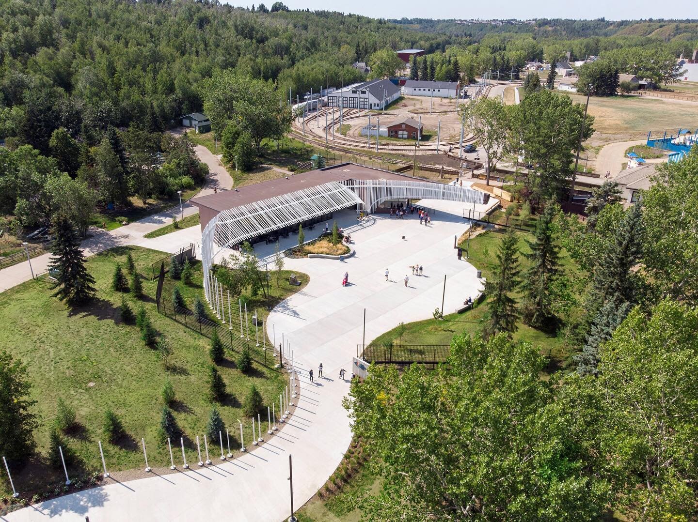 Dub Architects has completed a new entrance pavilion and plaza for Fort Edmonton Park. Part of a broader transformation of this cherished living-history attraction, the new entrance introduces a public gathering space, public restrooms, guest service