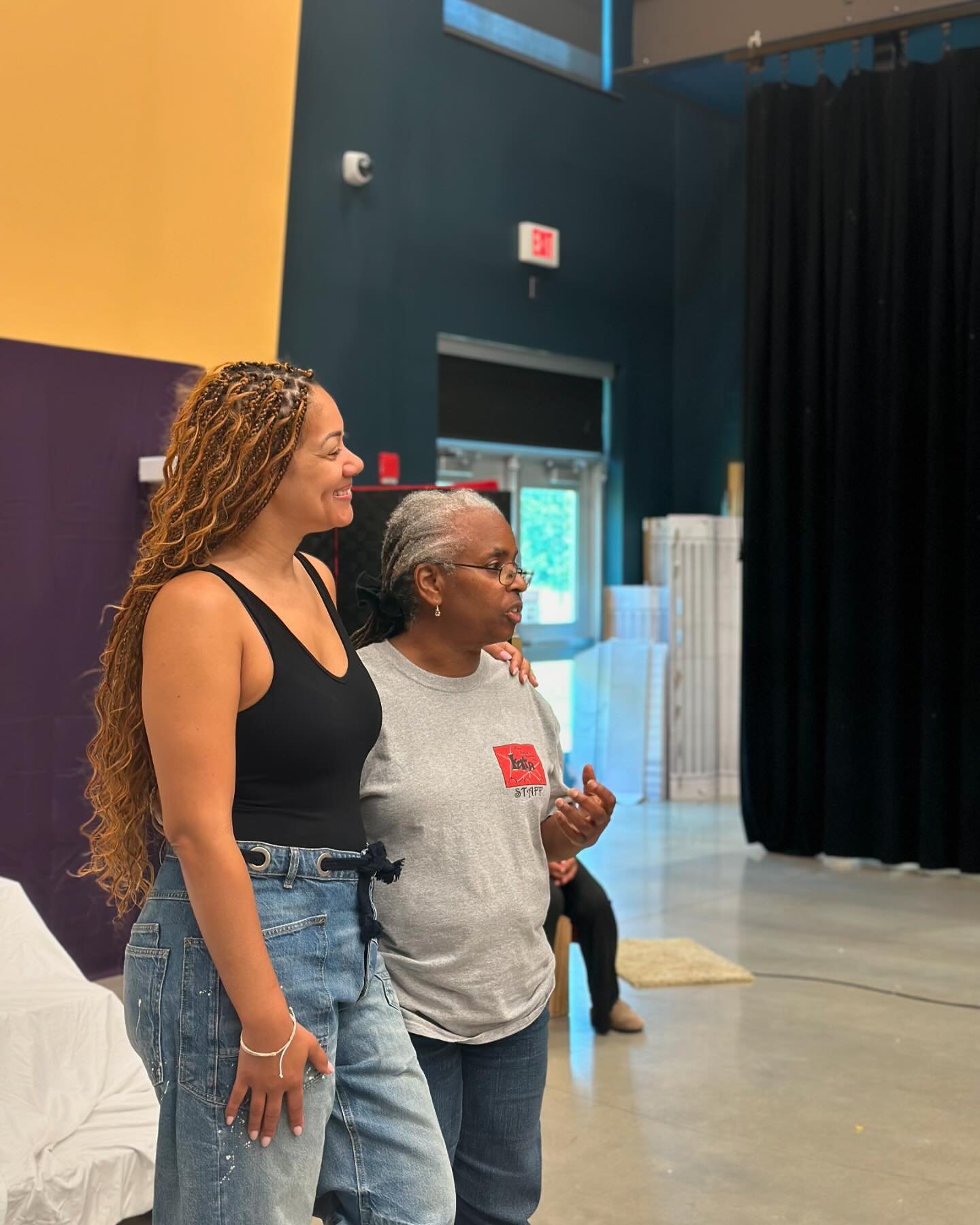 We got the most marvelous surprise today after lunch! 🤩 An enormous thank you to THE Ms. Cynthia McWilliams for your support and wise words for our young artist 🎉  We loved having you and can't wait to follow your steps to work for what we love! 🥳