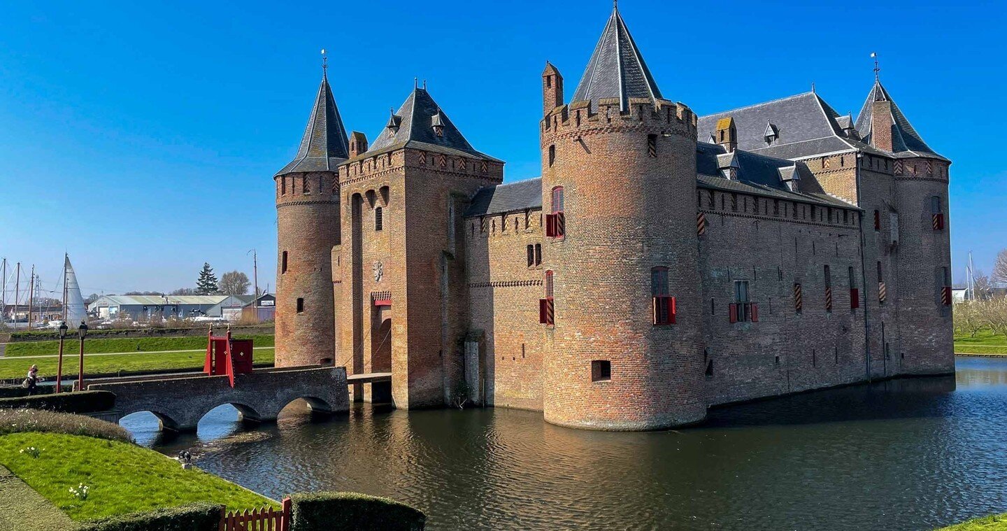 Muiderslot Castle was built in the late 13th century as a way to collect tolls from ships passing through via the Vecht River to nearby Utrecht.⁠
⁠
A visit to the castle from central Amsterdam is easy by public transportation.  Find out how and more,