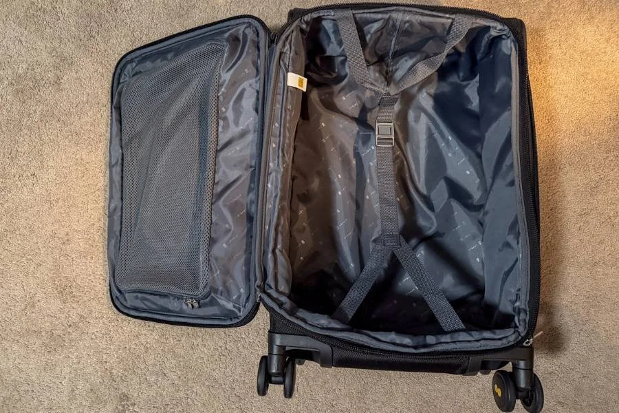 Carry-on Bag Review LEVEL8 Gibraltar vs Stride Carry-On - Stride Inside