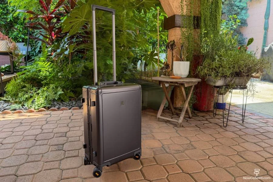 Carry-on Bag Review LEVEL8 Gibraltar vs Stride Carry-On - upper handle Gibraltar