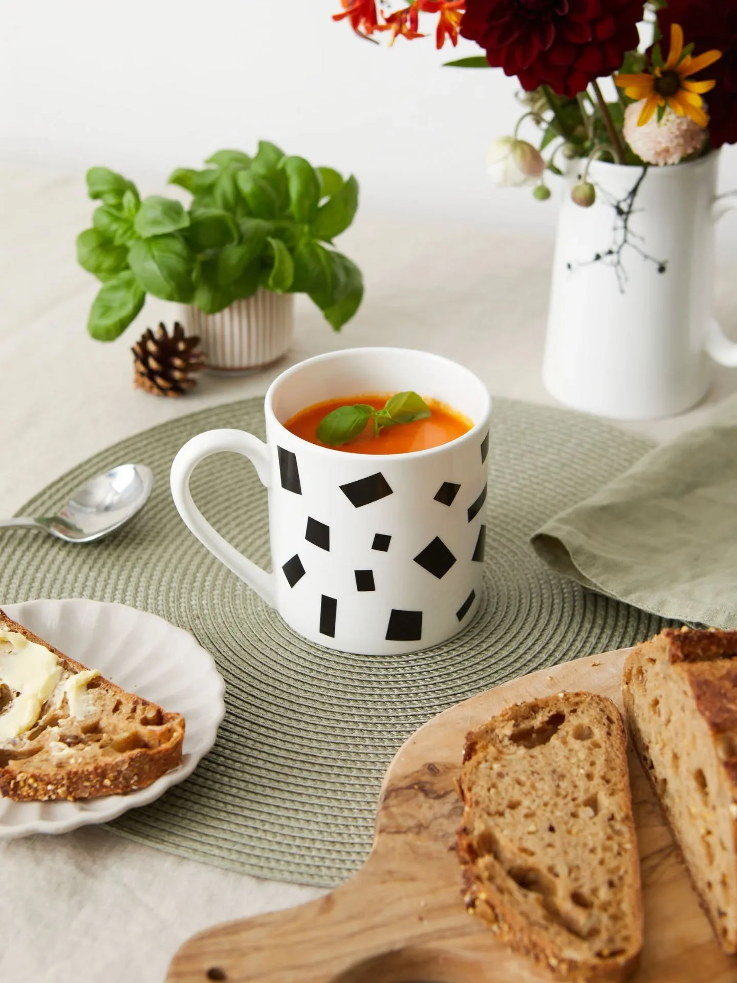 Happy 2026! This weather definitely calls for soup and getting cosy at home on the sofa! My bone china pint mugs are perfect for a massive brew or soup.

📸 @dianastainton