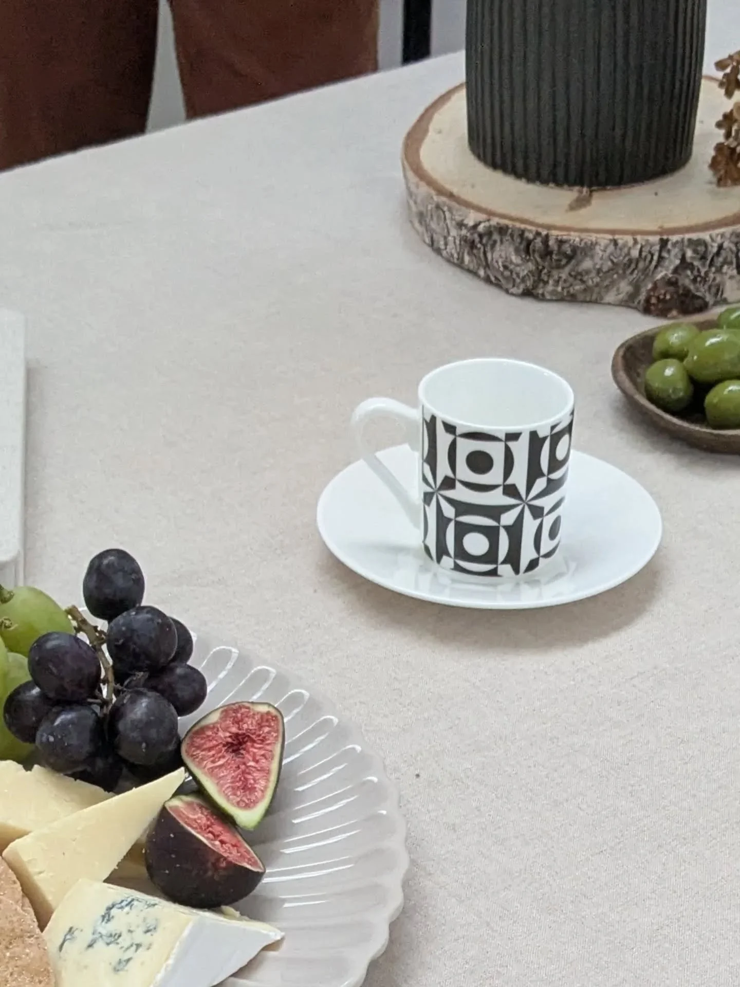 What a way to start the week! A photoshoot with @dianastainton and @pizzabixtch 📸

#ProductPhotography #ModelPhotography