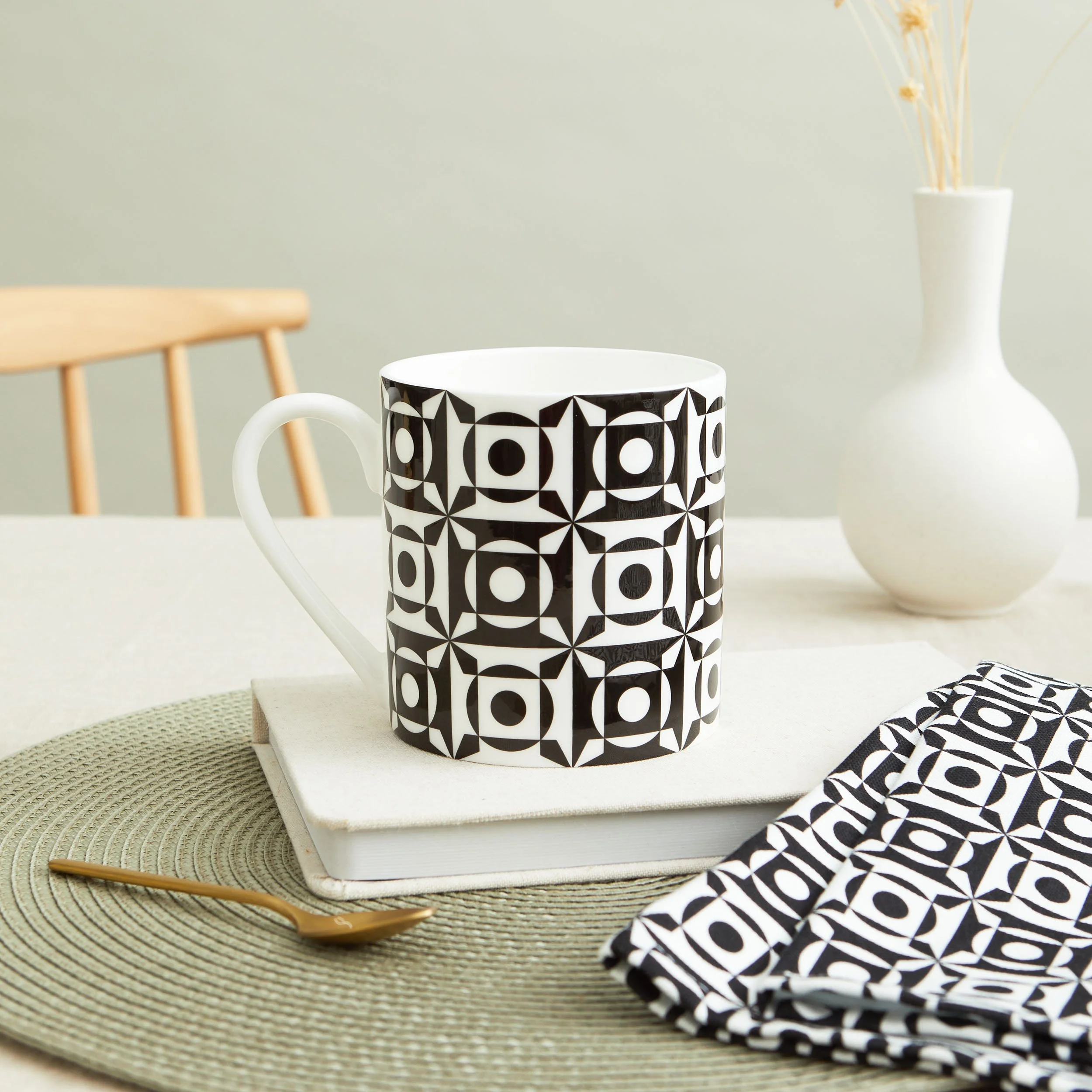 Circles and Squares Geometric Pattern Pint Mug